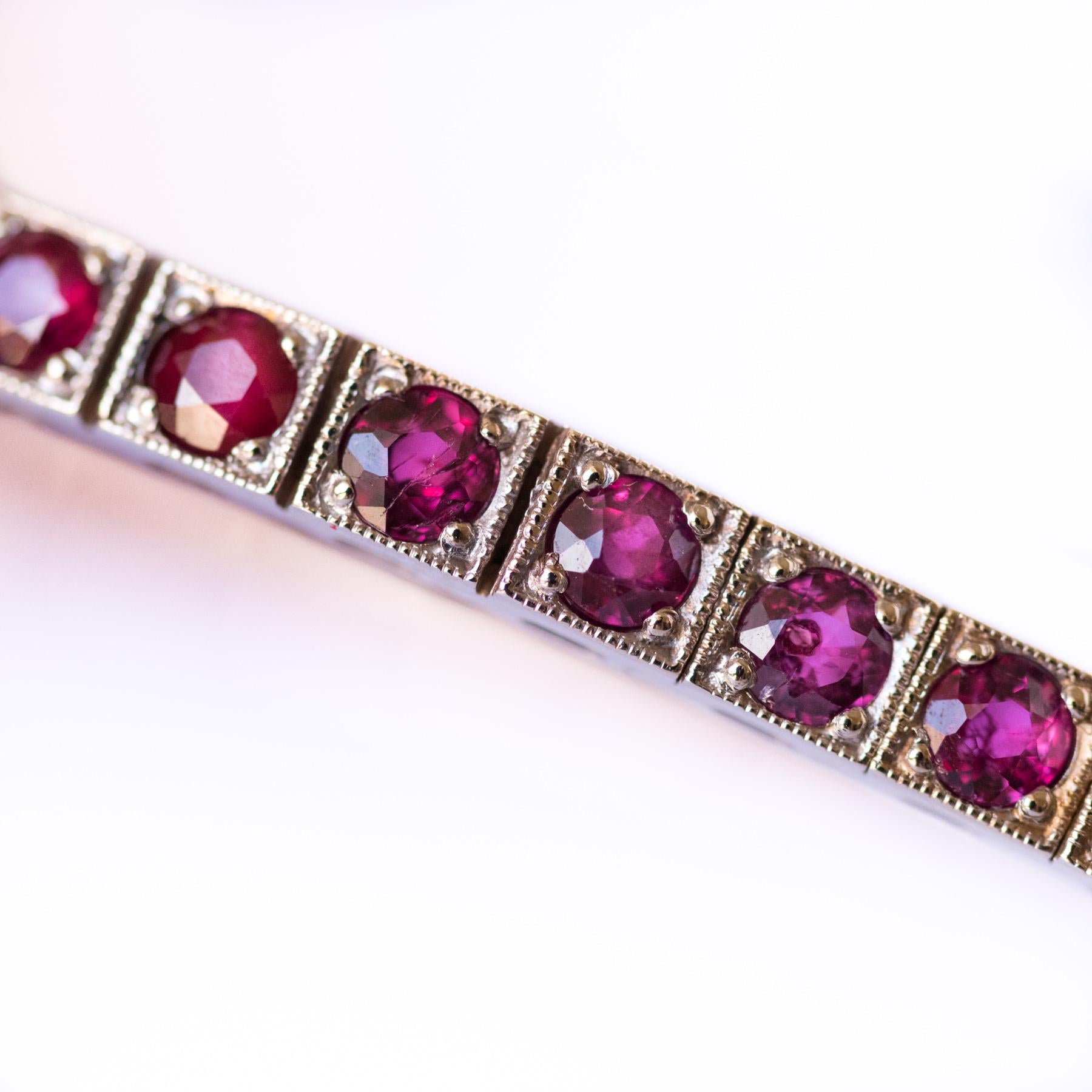 1.90 Carats Ruby and White Gold Tennis Link Bracelet, 1960s In Good Condition In Poitiers, FR