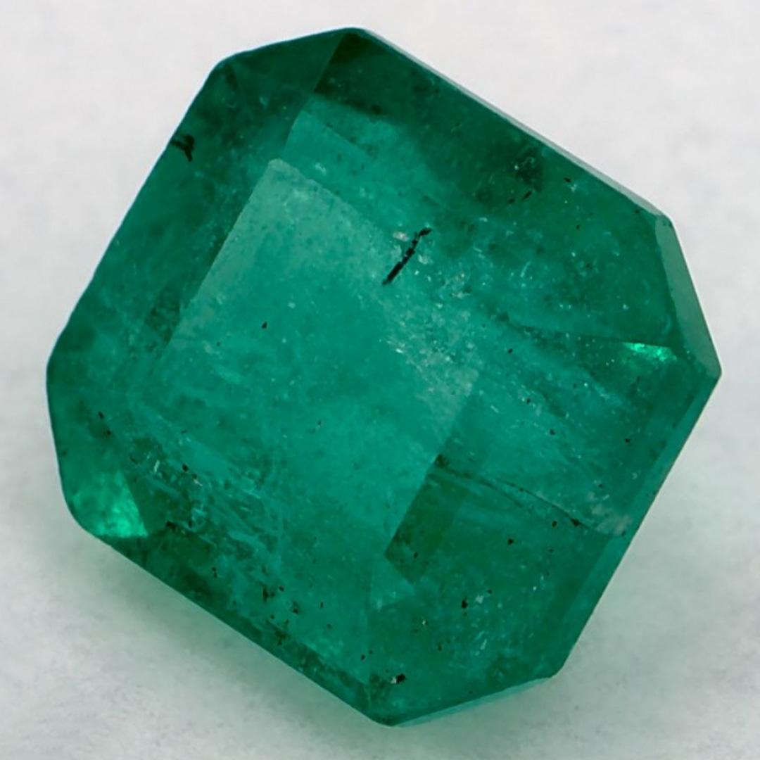 Con un vibrante tono verde, la piedra de nacimiento de mayo es un símbolo del renovado crecimiento primaveral. 

Explora la vibrante colección de esmeraldas, rubíes y zafiros de nuestra tienda, disponibles como gemas sueltas y combinadas con nuestra
