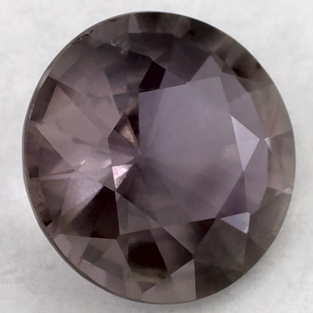 Ce saphir rose naturel offre élégance et sophistication. Avec sa riche saturation des couleurs et sa coupe précise, il constitue la pièce maîtresse parfaite pour une bague de fiançailles ou une création de joaillerie de luxe.

🔹 Traitement :
