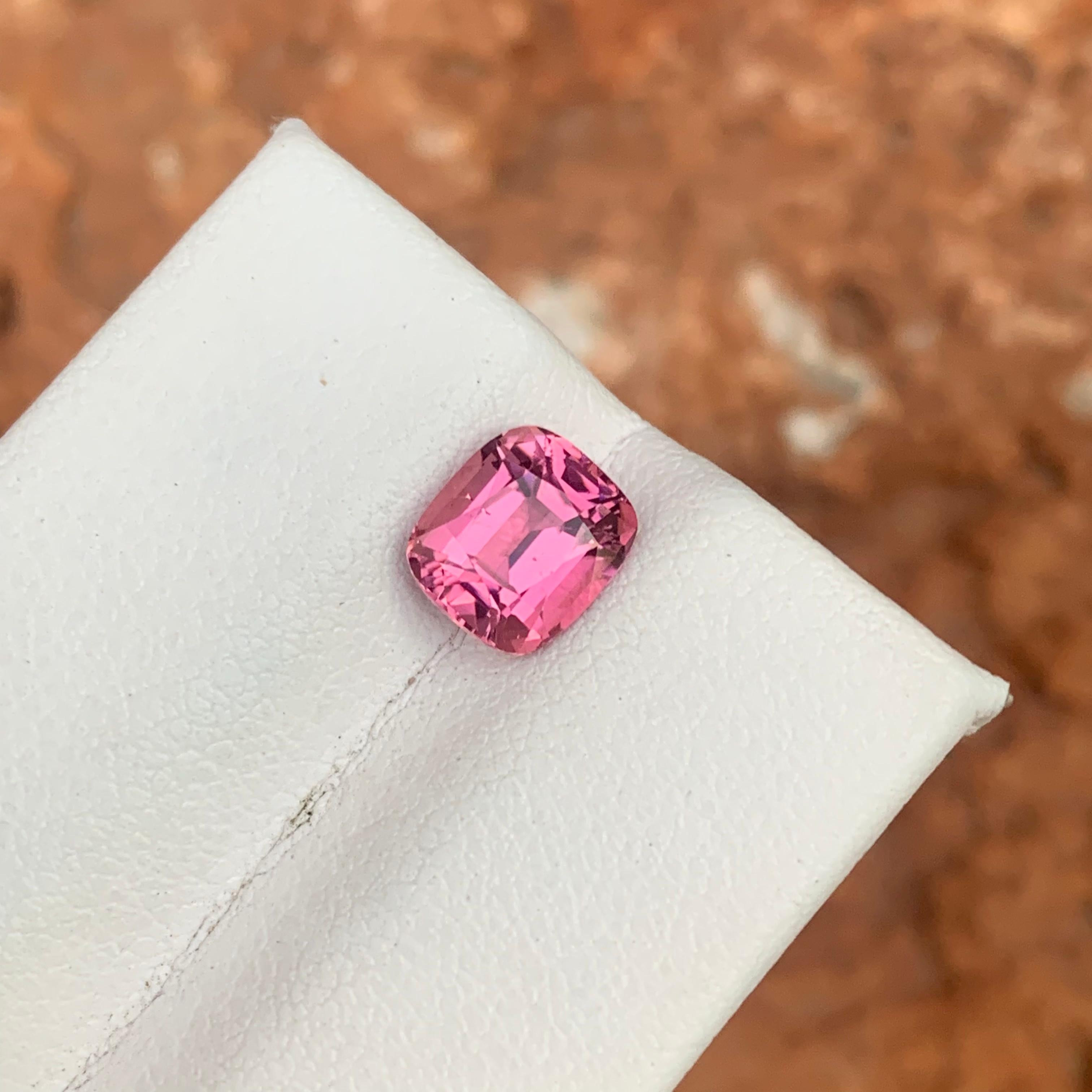 Pierre précieuse non sertie, tourmaline rose pâle naturelle de 1,90 carat, provenant d'une mine d'Afghanistan en vente 5