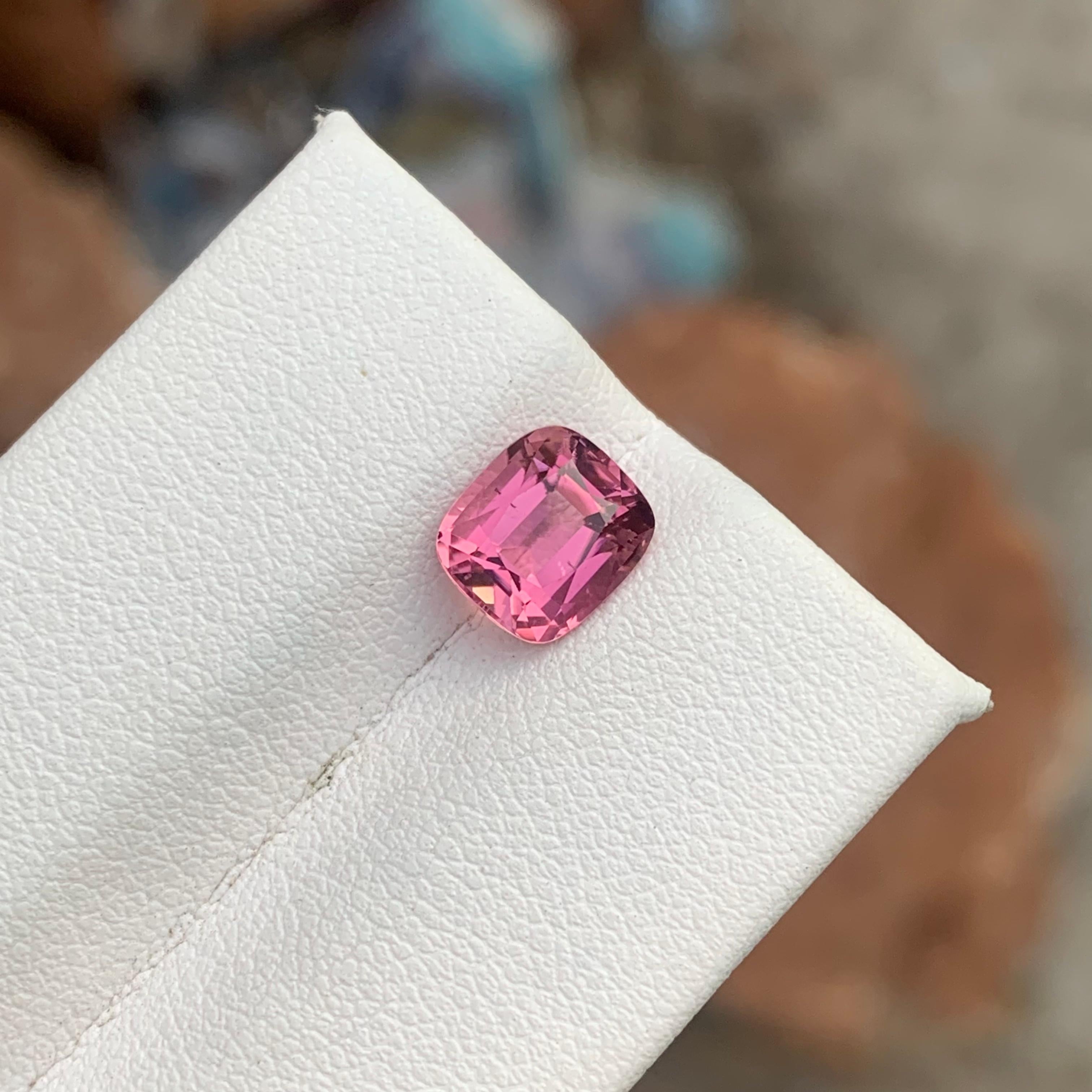 Pierre précieuse non sertie, tourmaline rose pâle naturelle de 1,90 carat, provenant d'une mine d'Afghanistan en vente 6