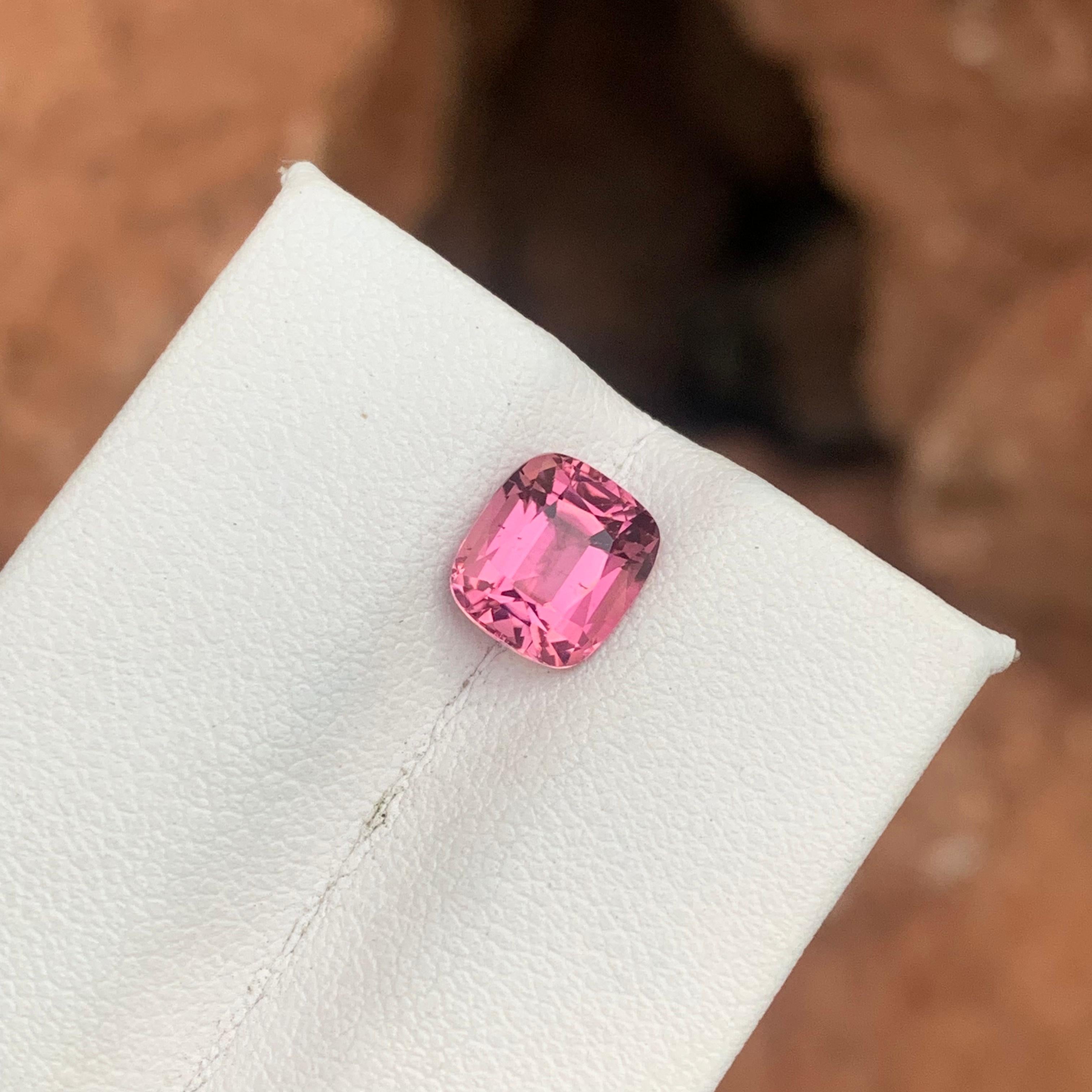 Pierre précieuse non sertie, tourmaline rose pâle naturelle de 1,90 carat, provenant d'une mine d'Afghanistan en vente 7