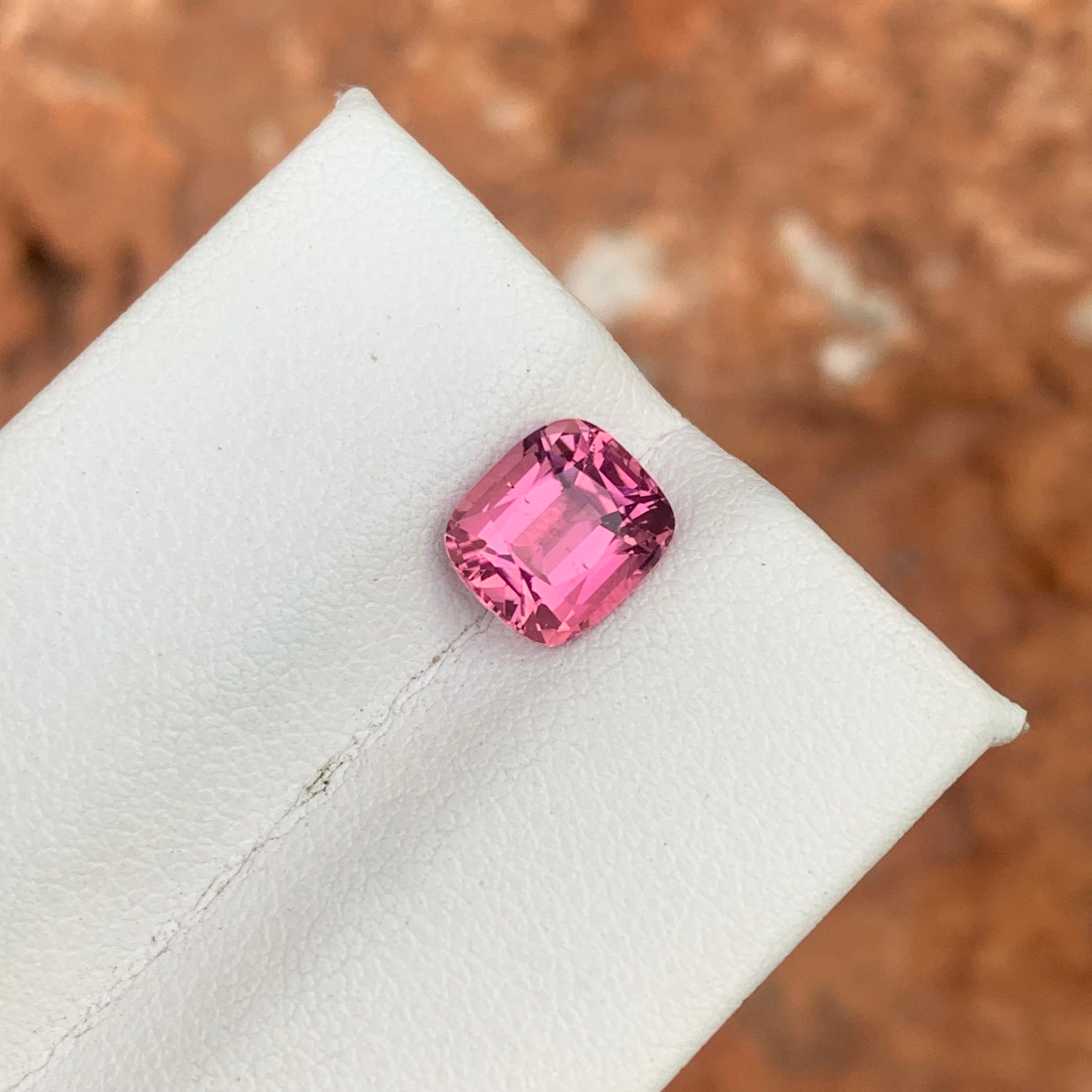 Pierre précieuse non sertie, tourmaline rose pâle naturelle de 1,90 carat, provenant d'une mine d'Afghanistan en vente 8