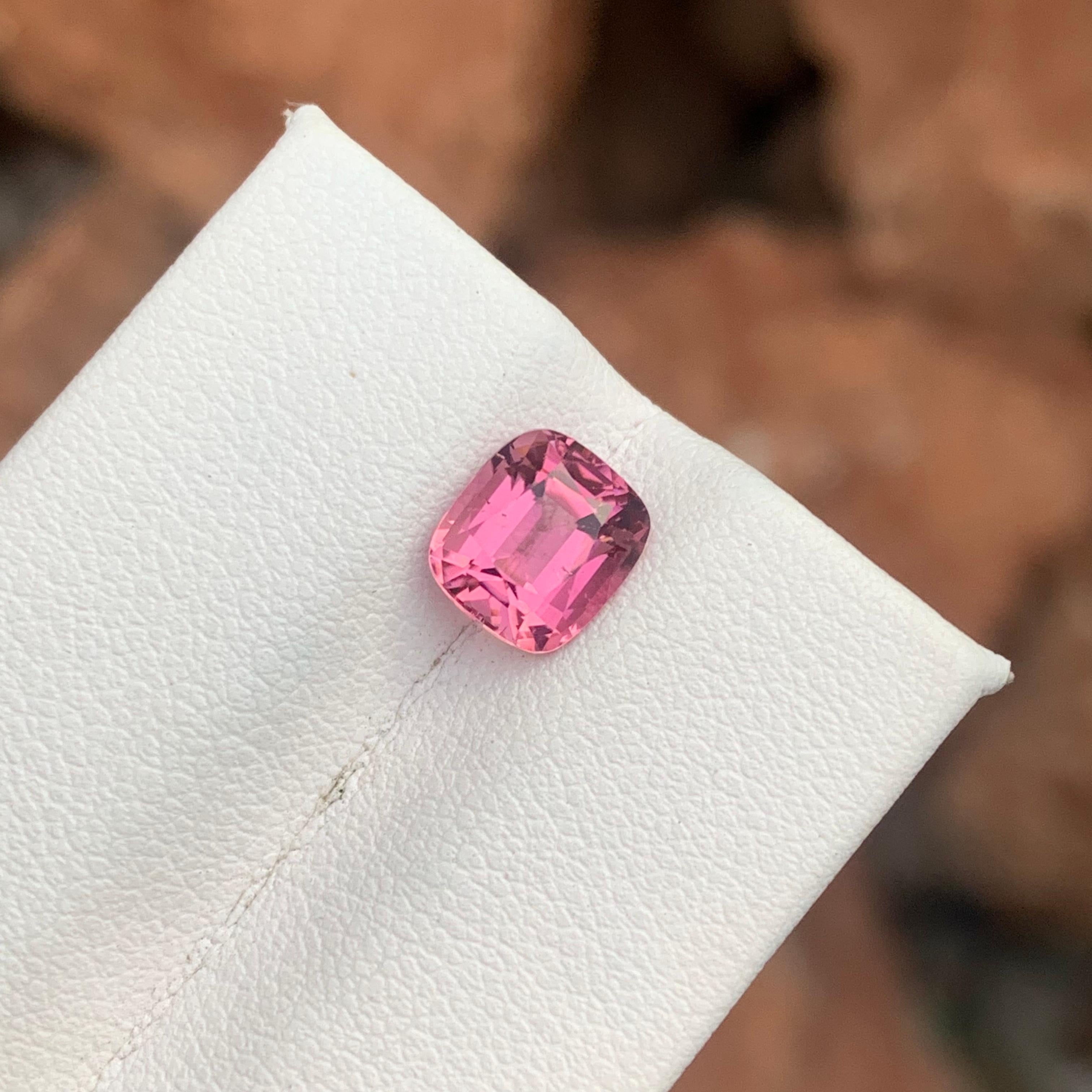 Arts and Crafts Pierre précieuse non sertie, tourmaline rose pâle naturelle de 1,90 carat, provenant d'une mine d'Afghanistan en vente