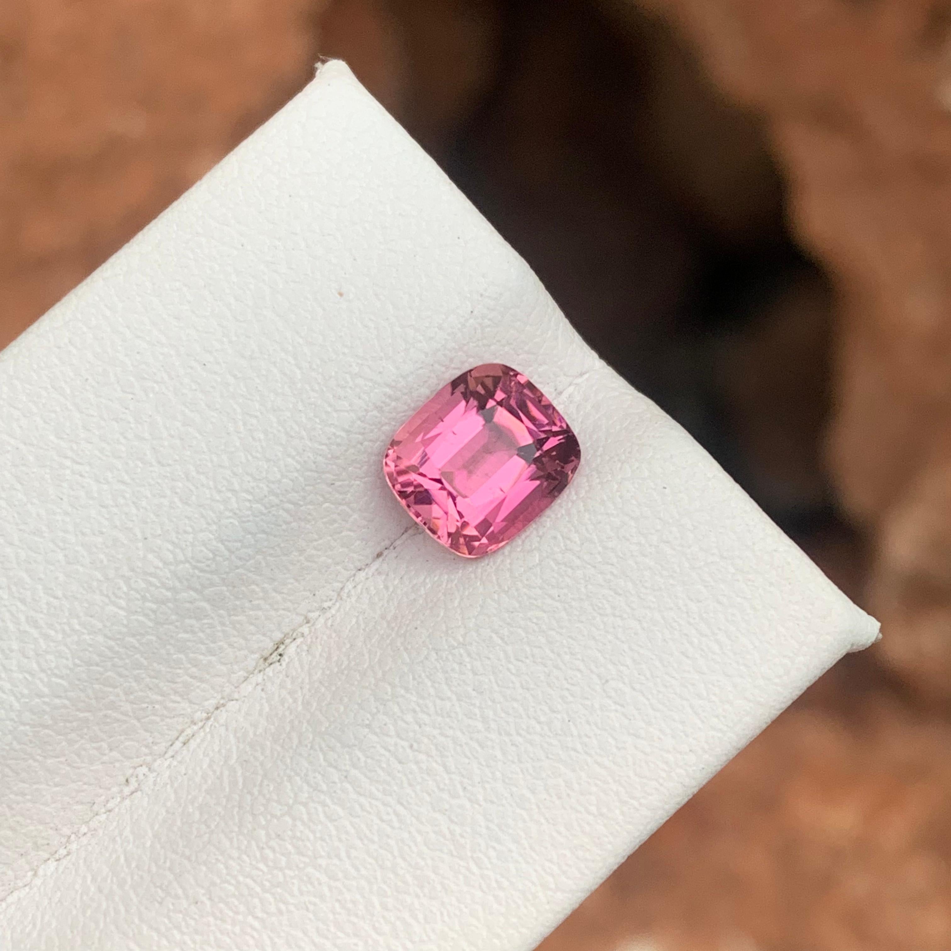 Pierre précieuse non sertie, tourmaline rose pâle naturelle de 1,90 carat, provenant d'une mine d'Afghanistan Unisexe en vente