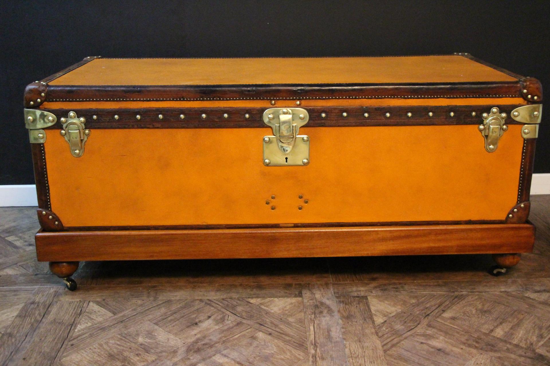 This very nice orange canvas Louis Vuitton steamer trunk, features Louis solid brass lock, Louis Vuitton stamped clasps as well as all its studs. Beautiful and rich chocolate color leather trim and handles. Unusual and elegant proportions.
It is