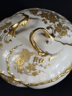 1900-1915 W. Guérin Limoges Porcelain Jewelry Box with Gilt Floral Decoration