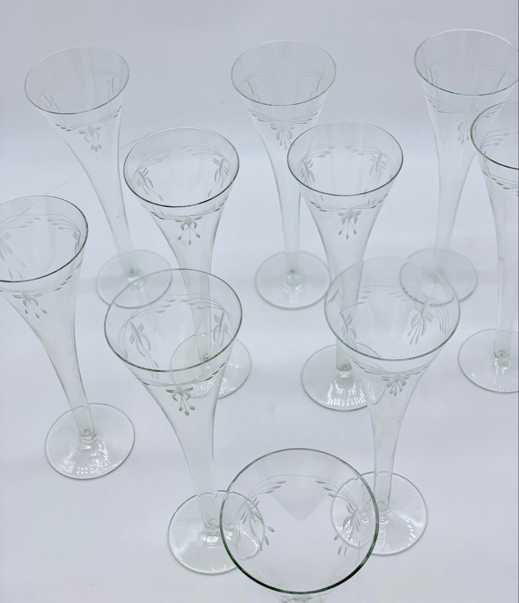 Verres Art Nouveau 1900-1920 soufflés à la main avec des fleurs gravées en vente 14