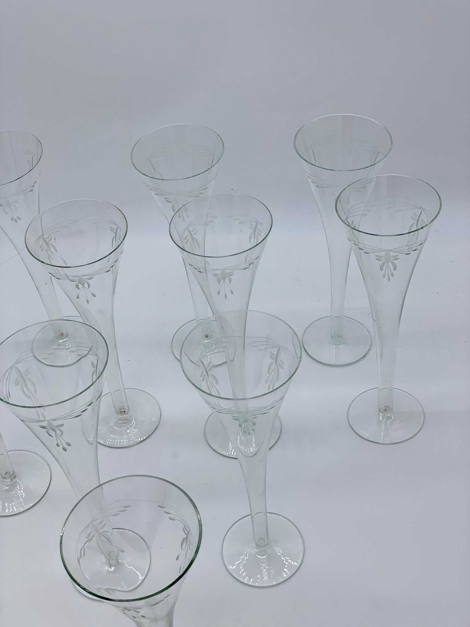 1900-1920 Art Nouveau Crystal Glasses Hand Blown with Engraved Flowers For Sale 6