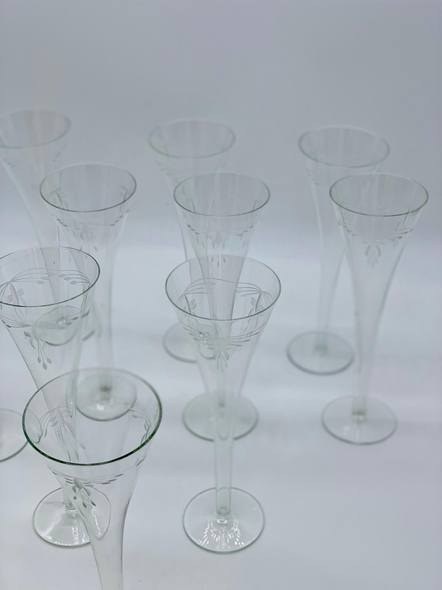 1900-1920 Art Nouveau Crystal Glasses Hand Blown with Engraved Flowers For Sale 7