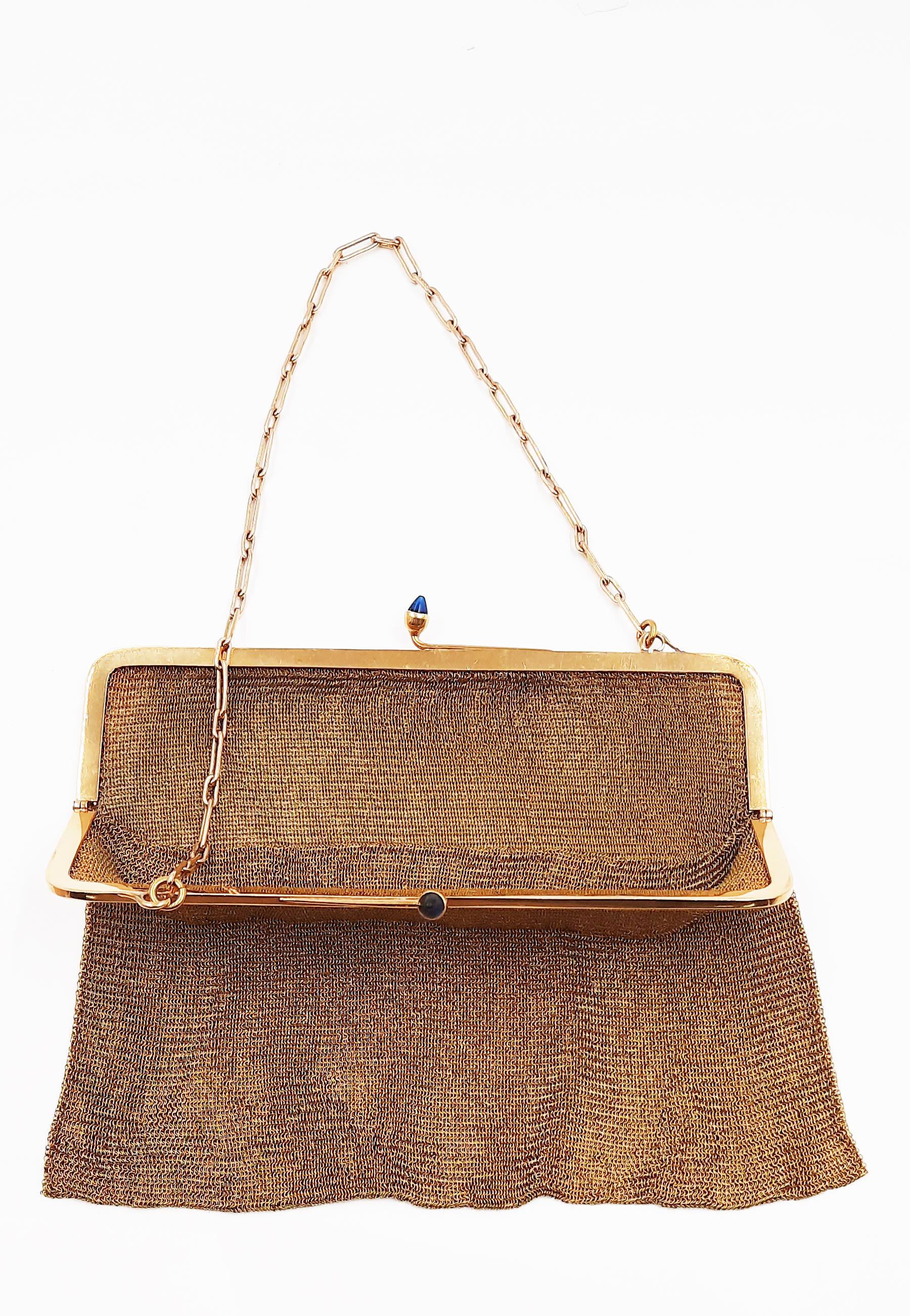 Antique, Italian 18 carats gold mesh handbag with chain. Ideal for a gala event. With blue stones. No hallmarks or stamps, but tested as gold. Circa 1900. Weight 389,90 grams, 85 x 65 millimeters (with the chain: 340 millimeters). 
