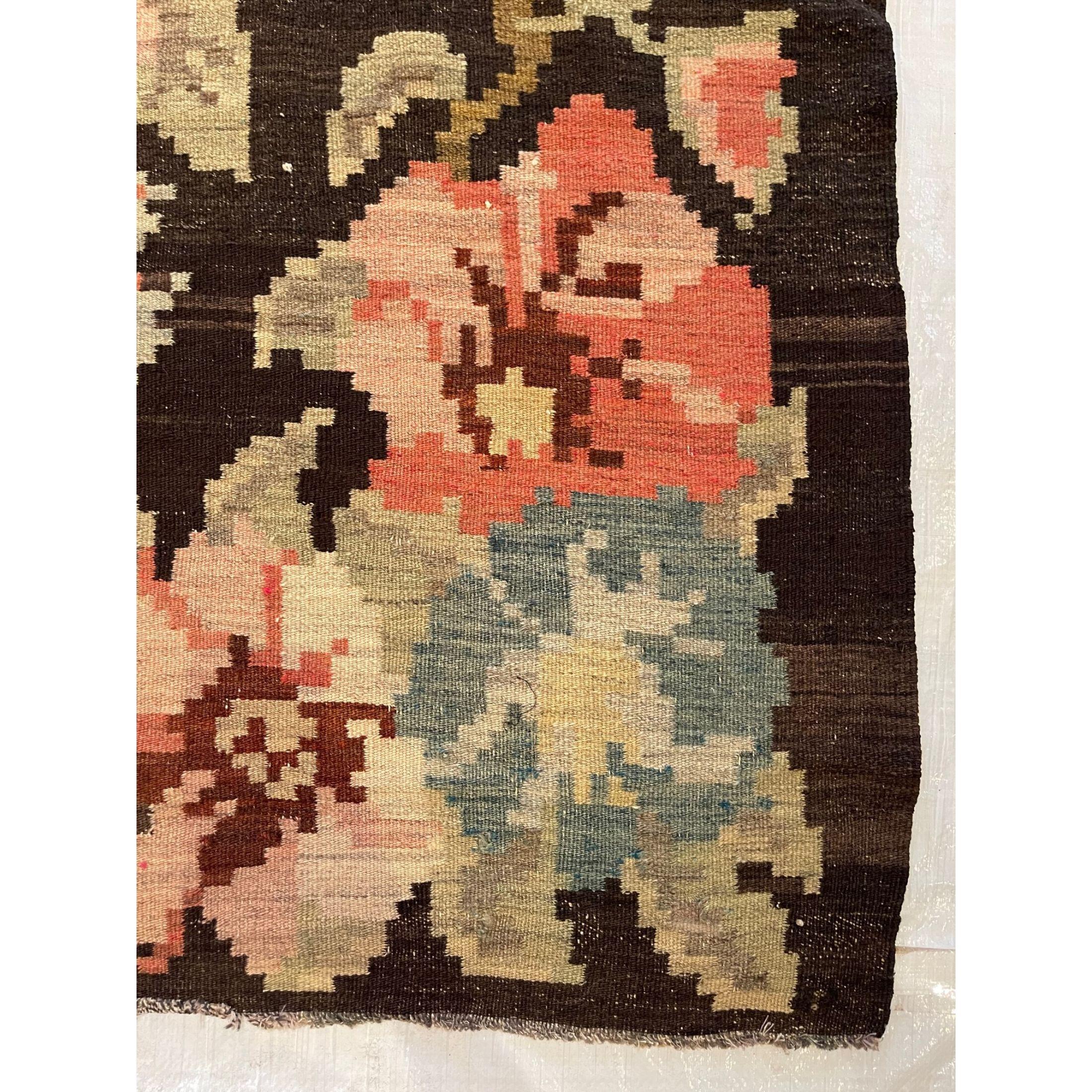 Antiker bessarabischer Teppich im botanischen Stil, 1900 (Sonstiges) im Angebot