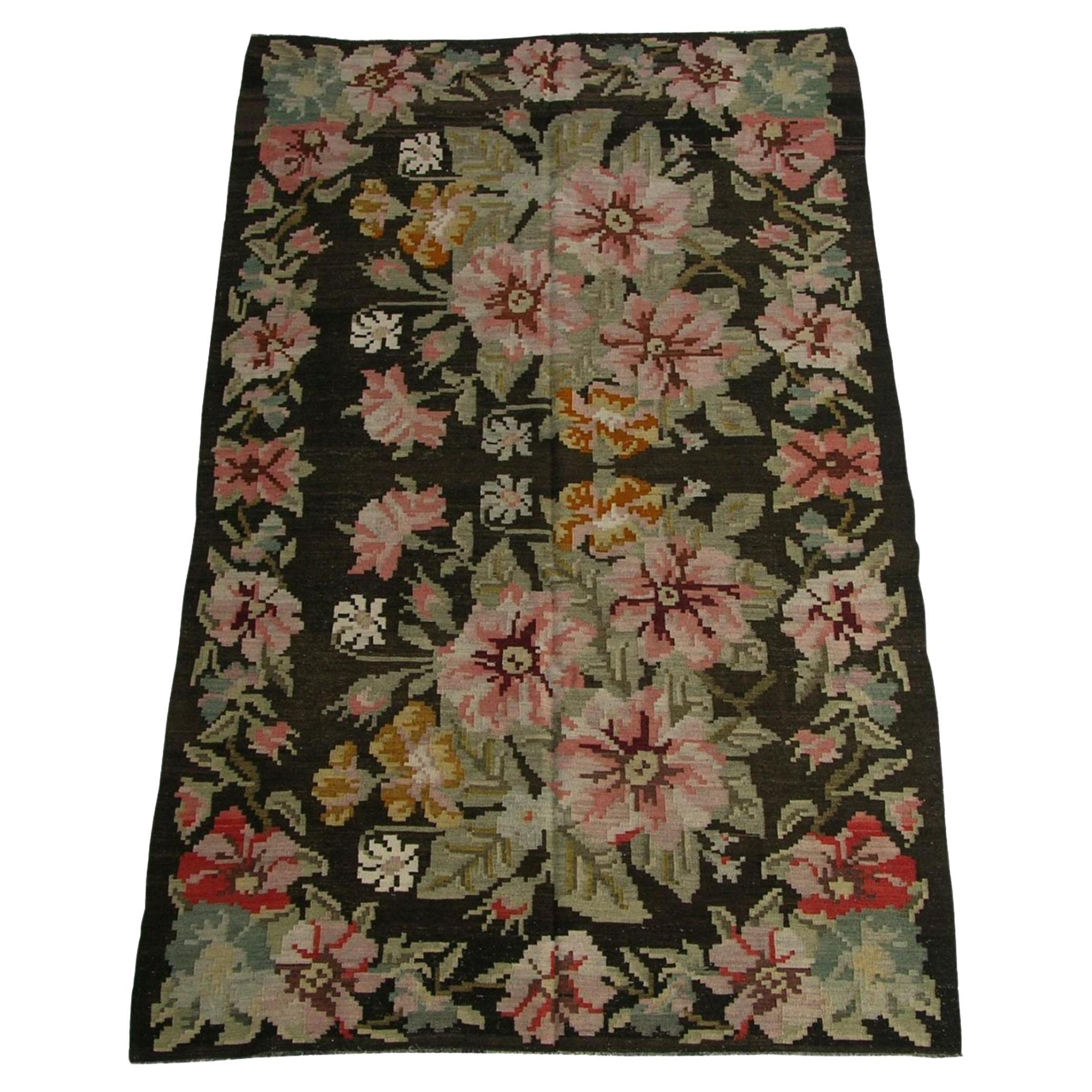 Antiker bessarabischer Teppich im botanischen Stil, 1900 im Angebot