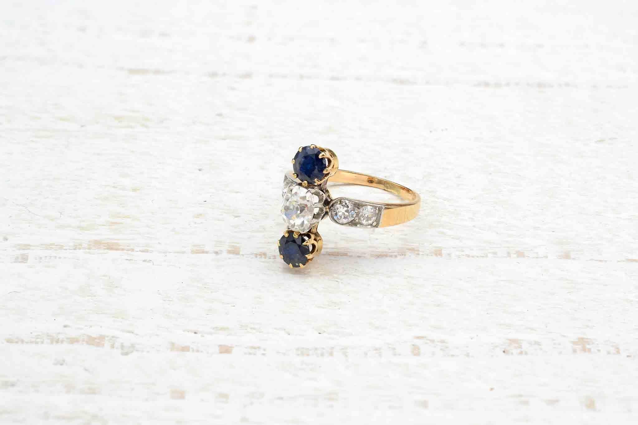 1900 antique cushion cut diamond and sapphires ring In Good Condition For Sale In PARIS, FR