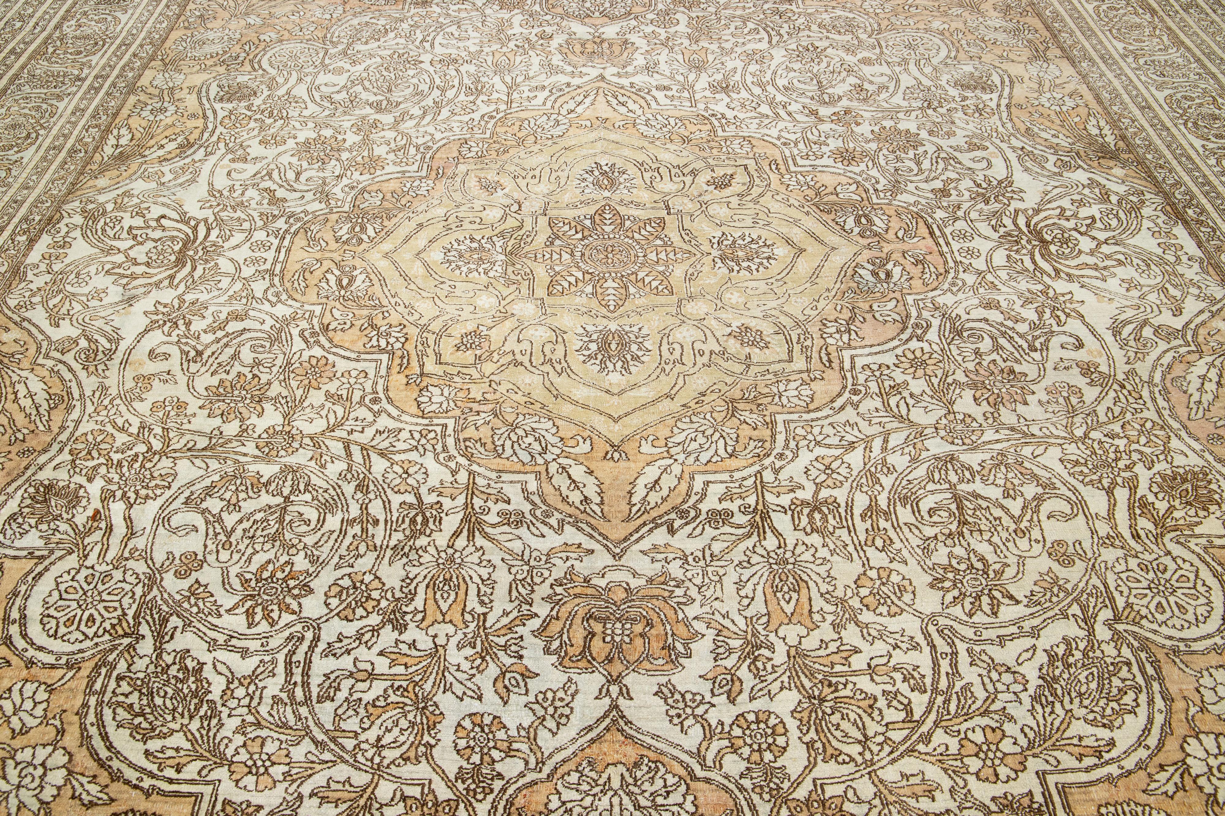 1900 Antique Indian Agra Wool Rug in Ivory and Tan with Medallion Design For Sale 1