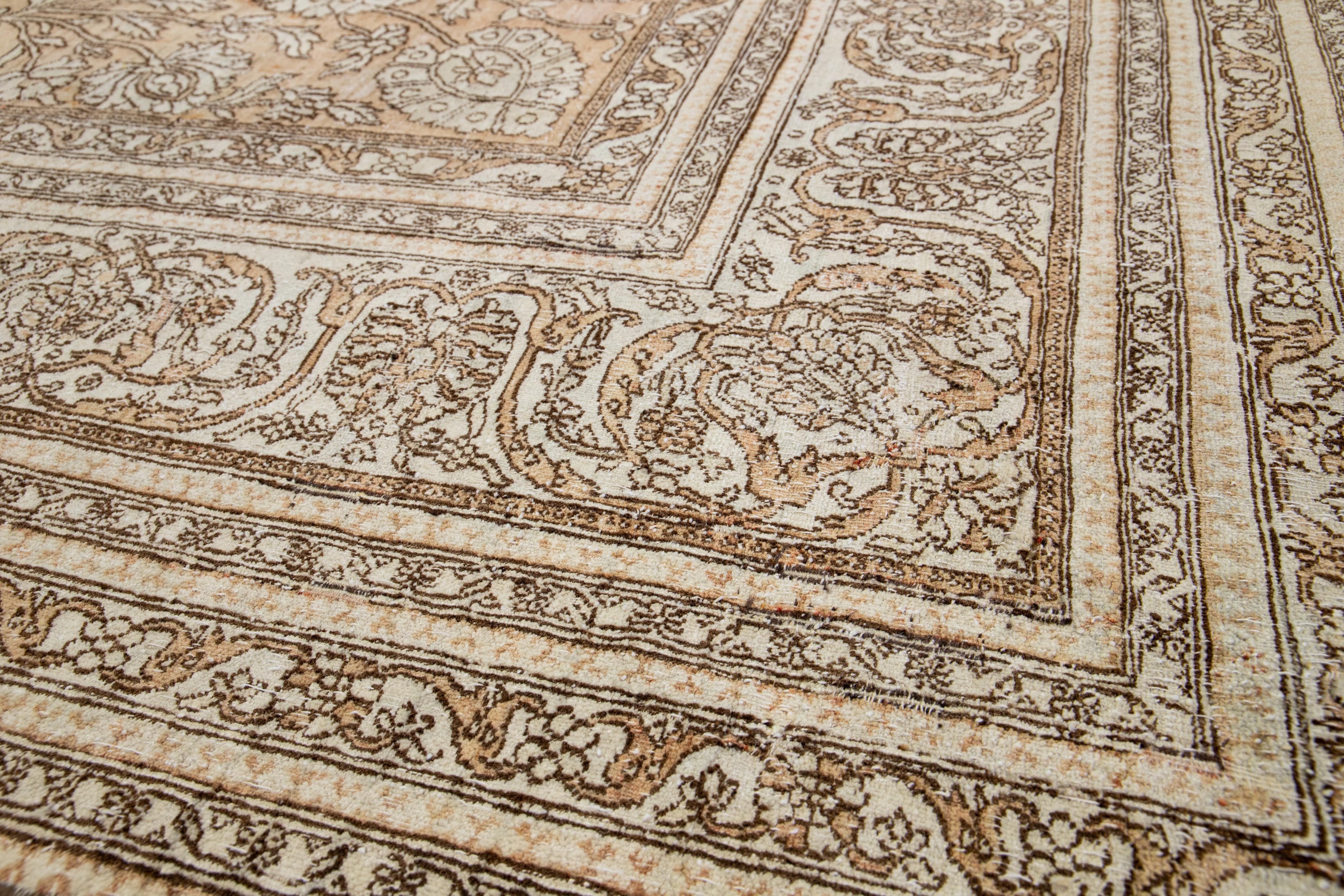 Antiker indischer Agra-Wollteppich aus 1900 in Elfenbein und Hellbraun mit Medaillon-Design im Angebot 2