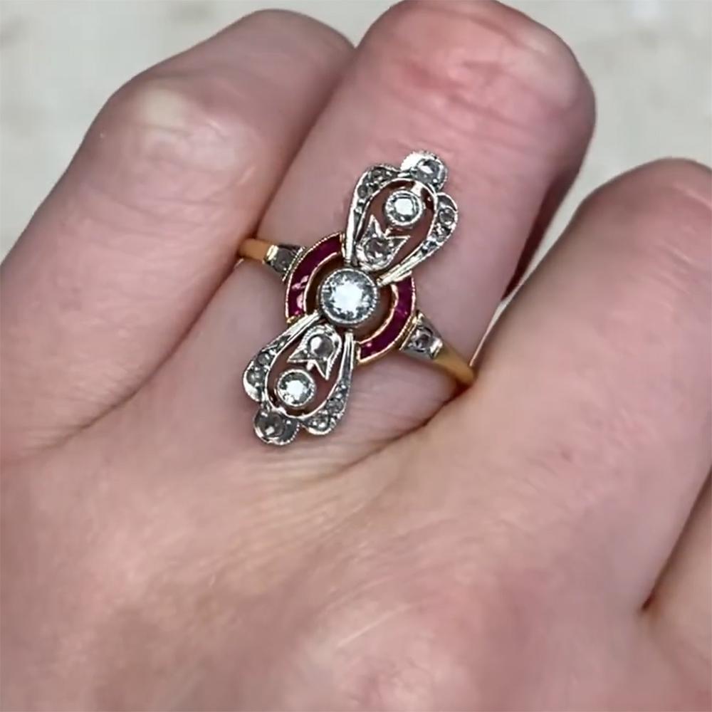 Bague ancienne en or jaune 18 carats avec diamant taille européenne ancienne (environ 0,10 carat) Excellent état - En vente à New York, NY