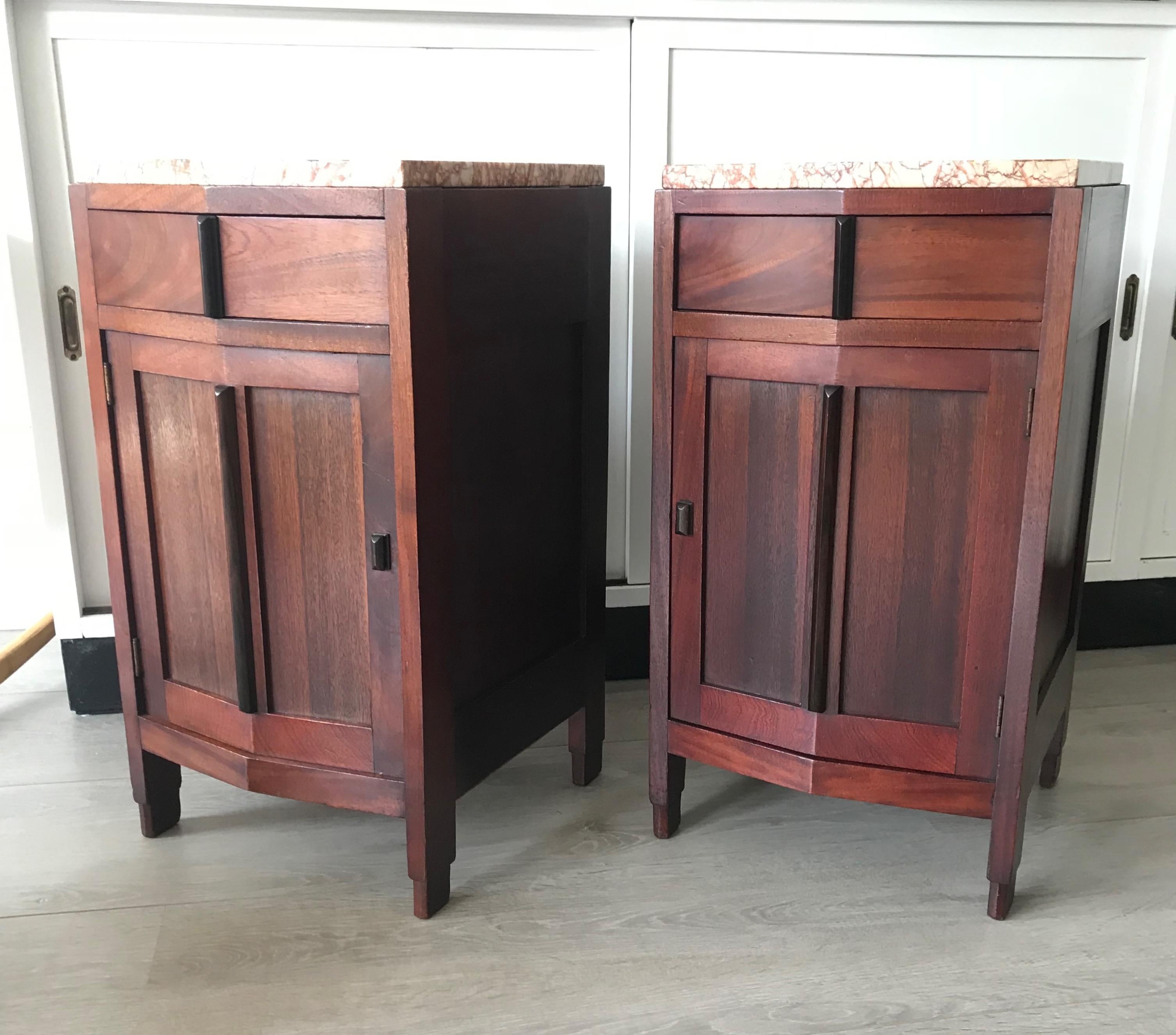 Again top quality and great condition bedside tables. 

Thanks to their angular and ever modern design, these skillfully handcrafted night stands will look beautiful in both an Art Deco and a modern interior. They have a warm and wonderful patina