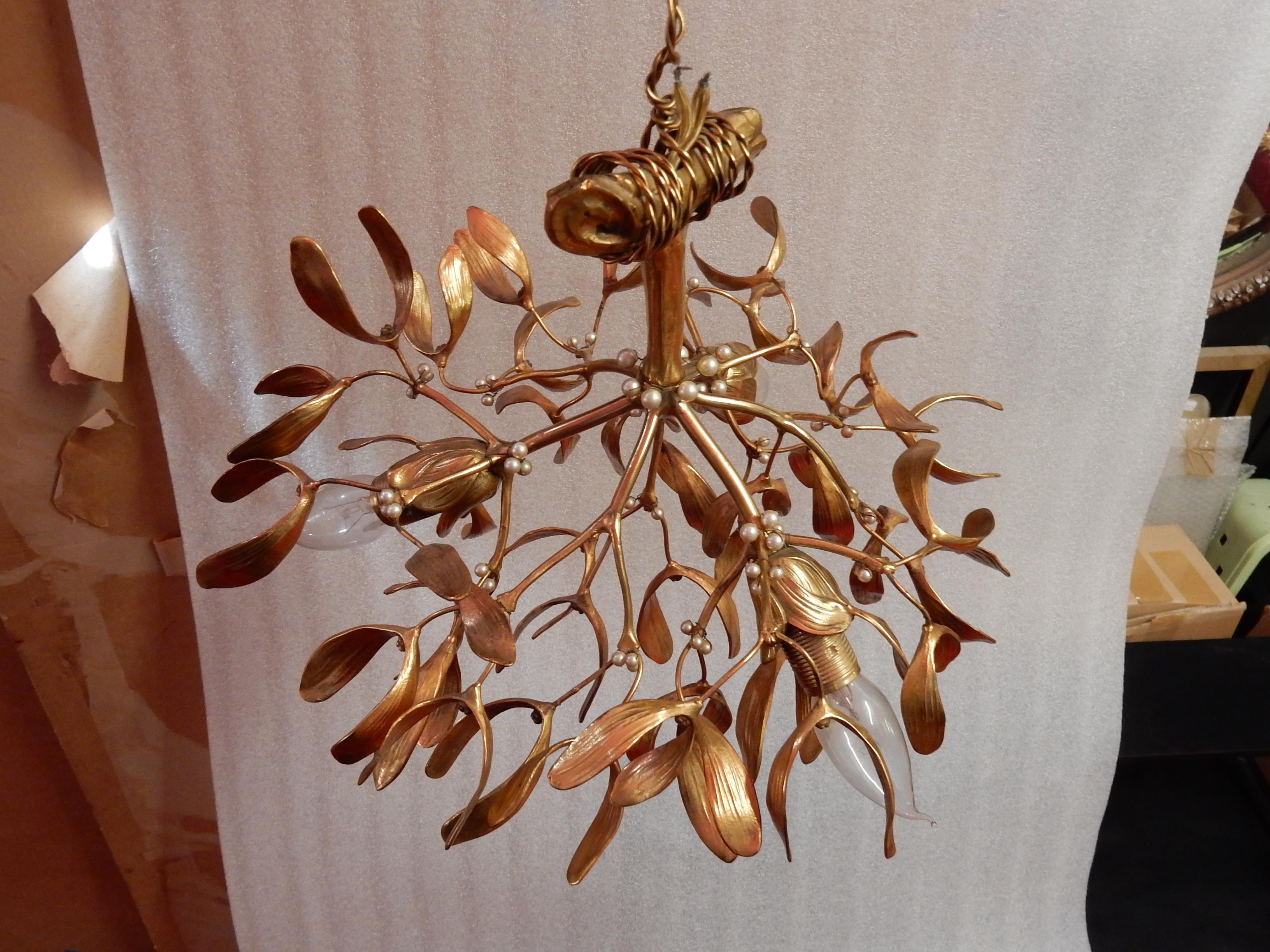 1900 Jugendstil Vergoldete Bronze Mistletoe Kugel-Kronleuchter mit 3 Lichtern im Angebot 5