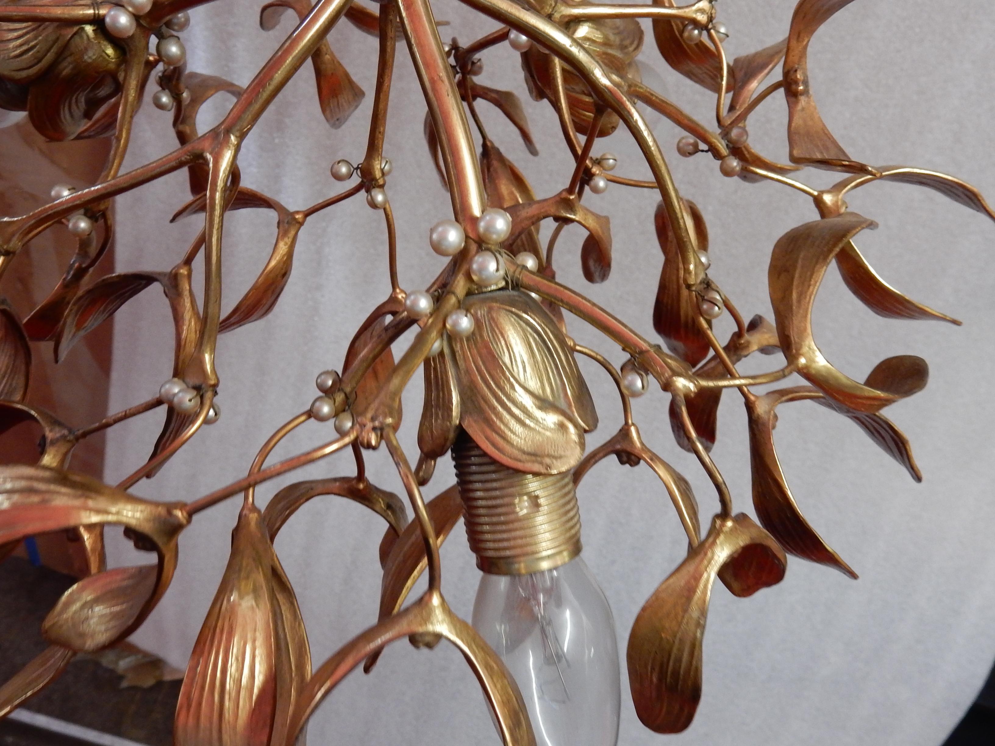 1900 Jugendstil Vergoldete Bronze Mistletoe Kugel-Kronleuchter mit 3 Lichtern im Angebot 6