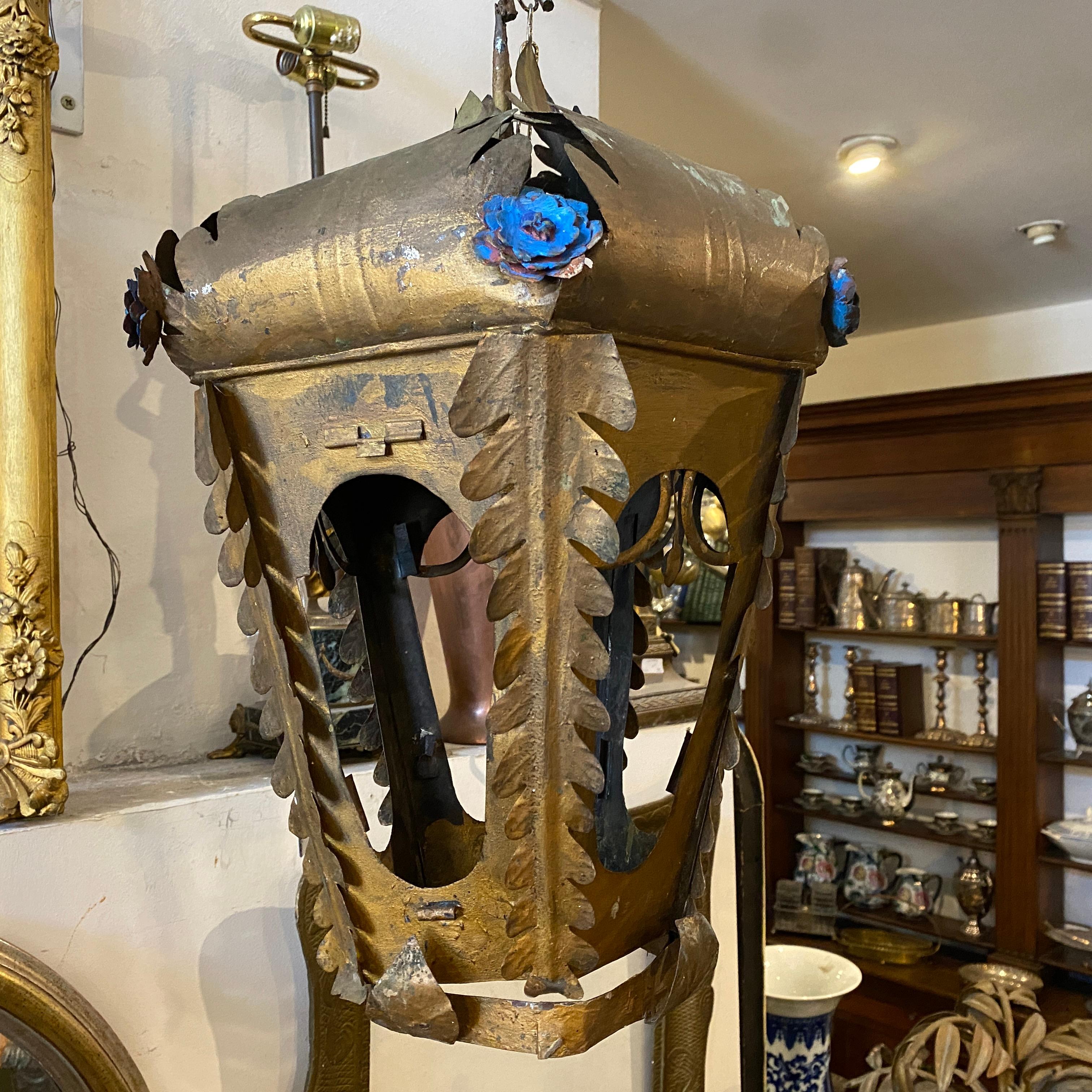 1900 Art Nouveau Gold and Blue Painted Iron Lantern For Sale 4
