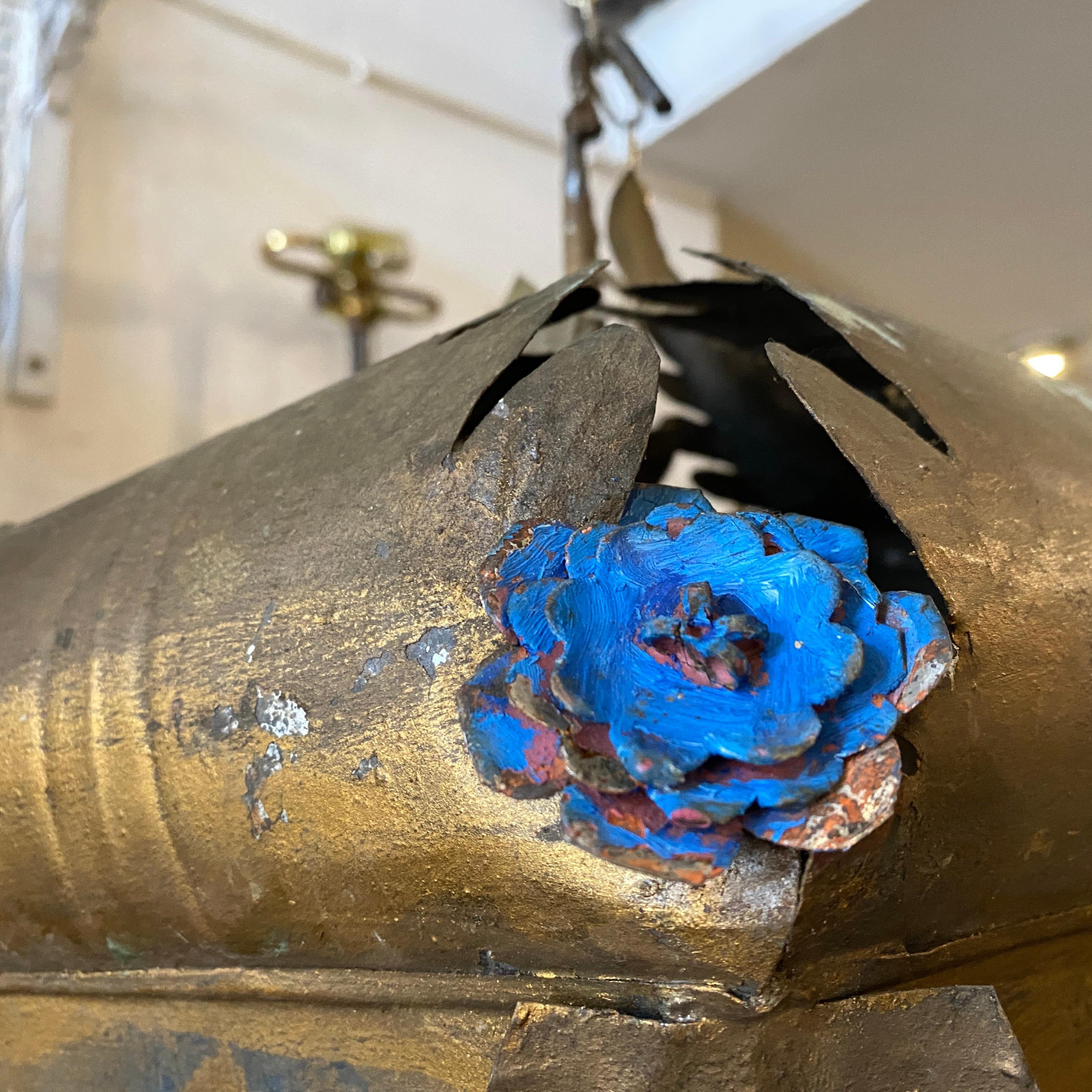 Inizio XX secolo 1900 Art Nouveau Lanterna in ferro dipinta in oro e blu in vendita