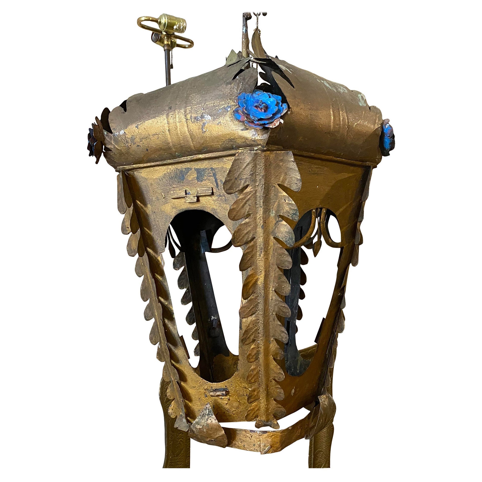 1900 Art Nouveau Lanterna in ferro dipinta in oro e blu in vendita