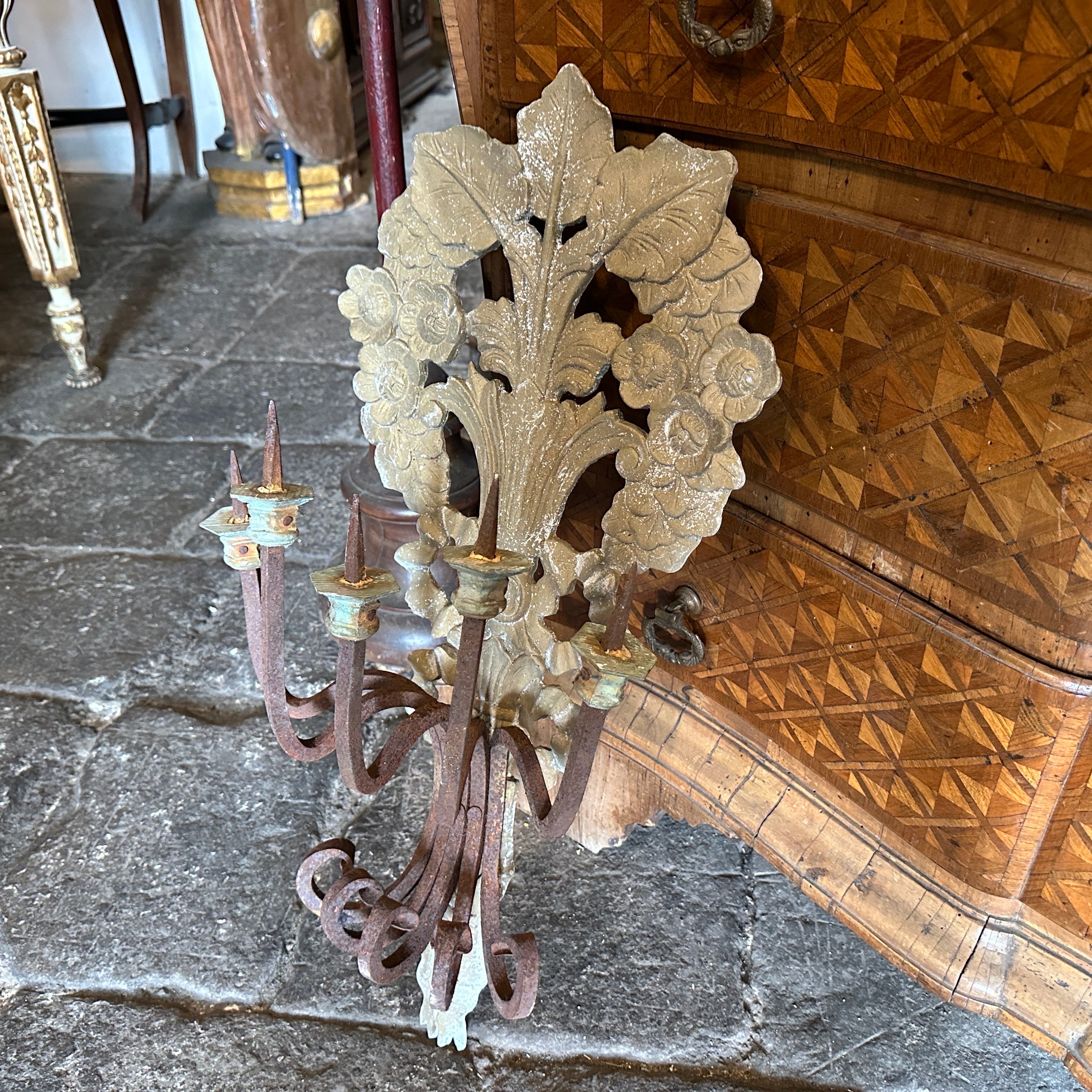 This iron and wood candle wall sconce is a striking piece, showcasing the distinctive characteristics of the Art Nouveau style blended with Italian craftsmanship. The sconce combines iron and wood, with the iron providing a sturdy frame and wood