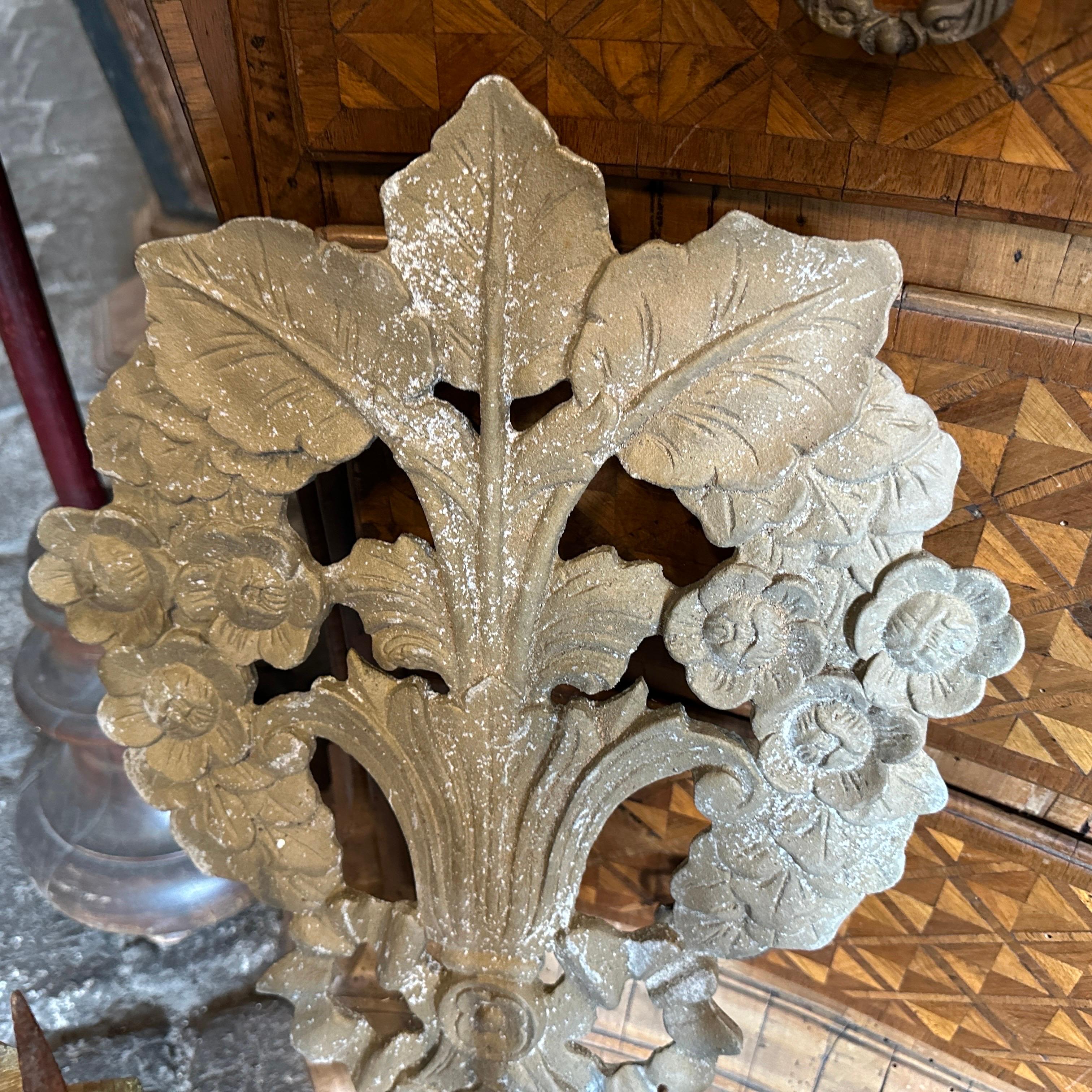 1900 Art Nouveau Iron and Wood Italian Chandelier Wall Sconce In Fair Condition For Sale In Catania, Sicilia