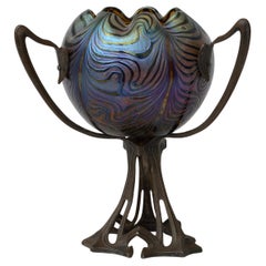 Jarrón art nouveau de 1900 en vidrio iridiscente montado en estaño, de Loetz (CZ)