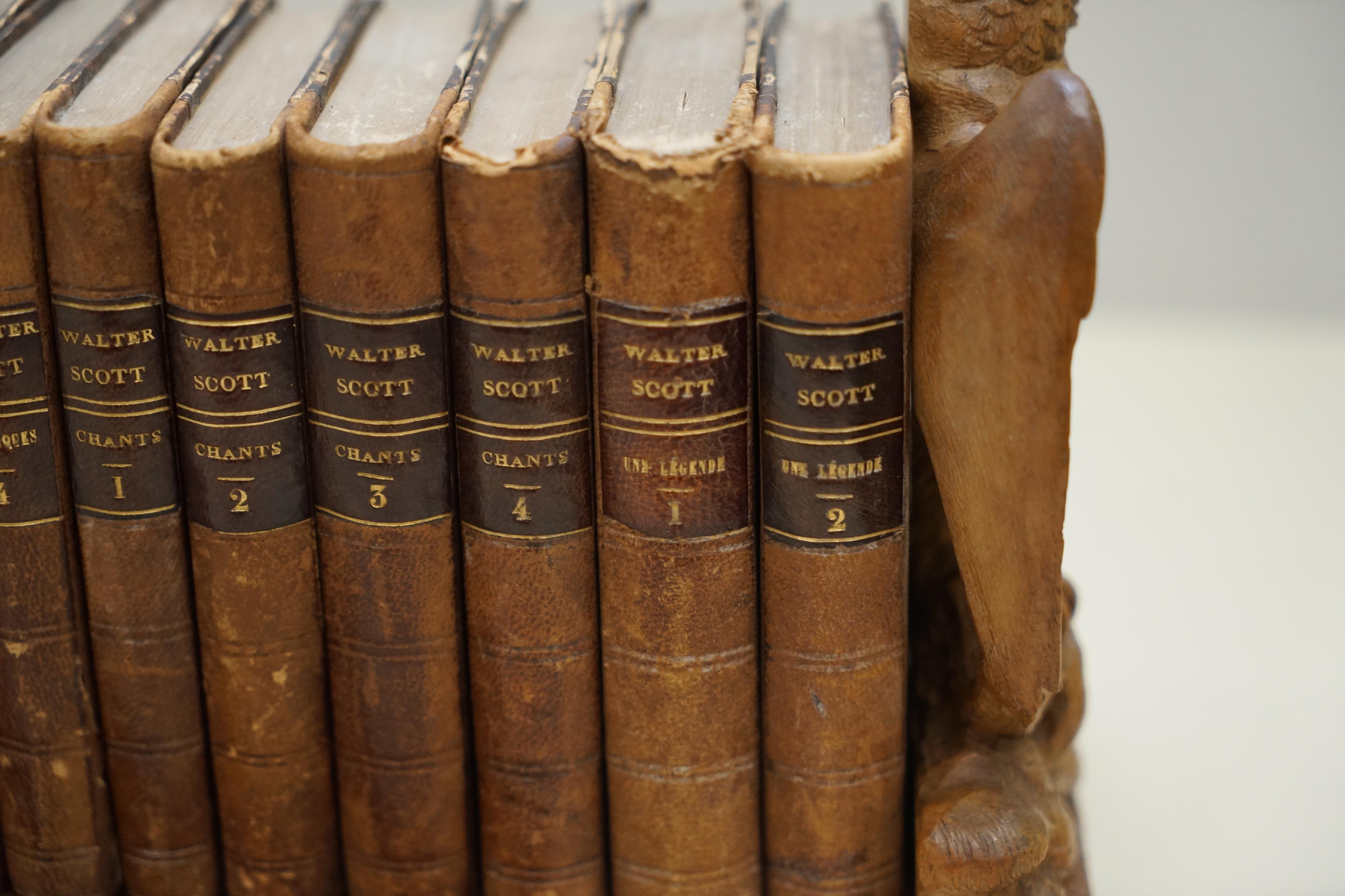 1900 Black Forest Owl Carved Wood Extending Bookshelf Sir Walter Scott Books For Sale 4