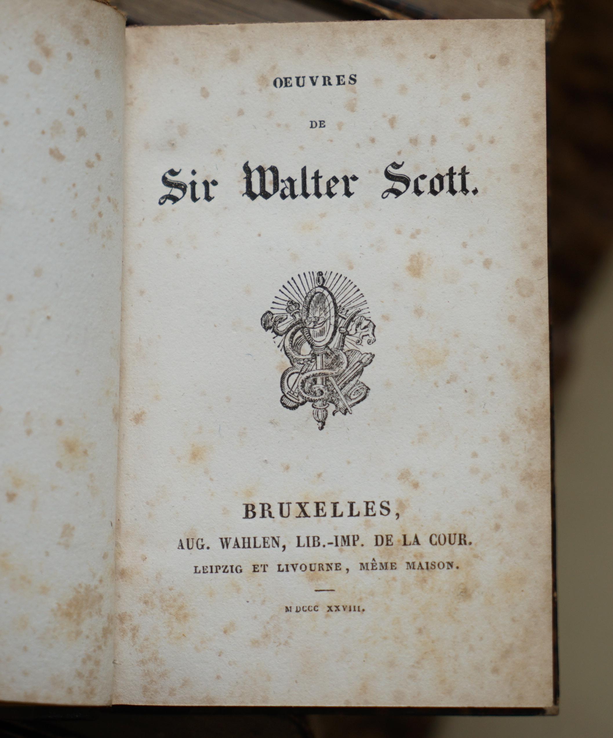 1900 Black Forest Owl Carved Wood Extending Bookshelf Sir Walter Scott Books For Sale 10