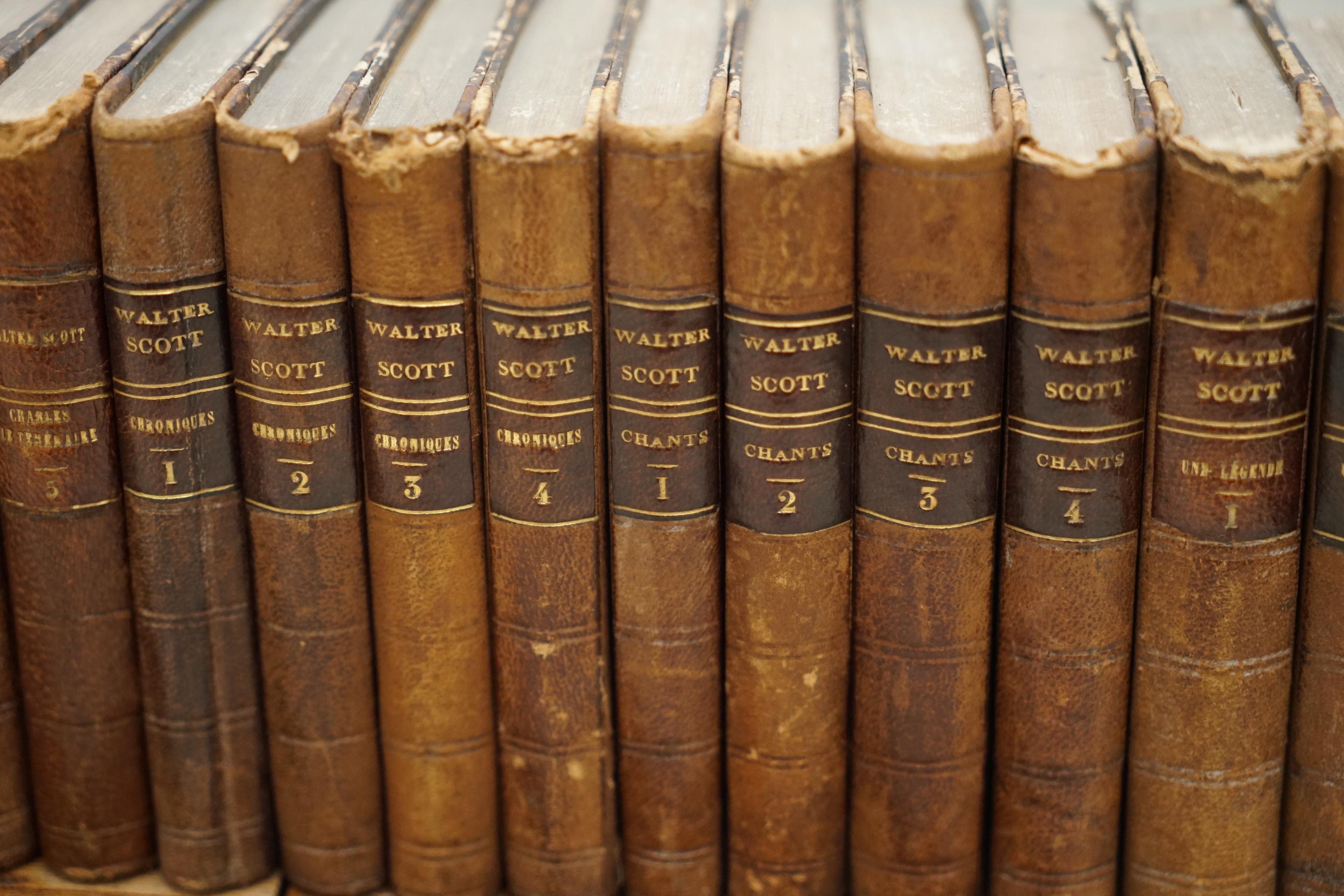 Bibliothèque extensible en bois sculpté avec hibou de la Forêt-Noire, Sir Walter Scott Books, 1900 en vente 3