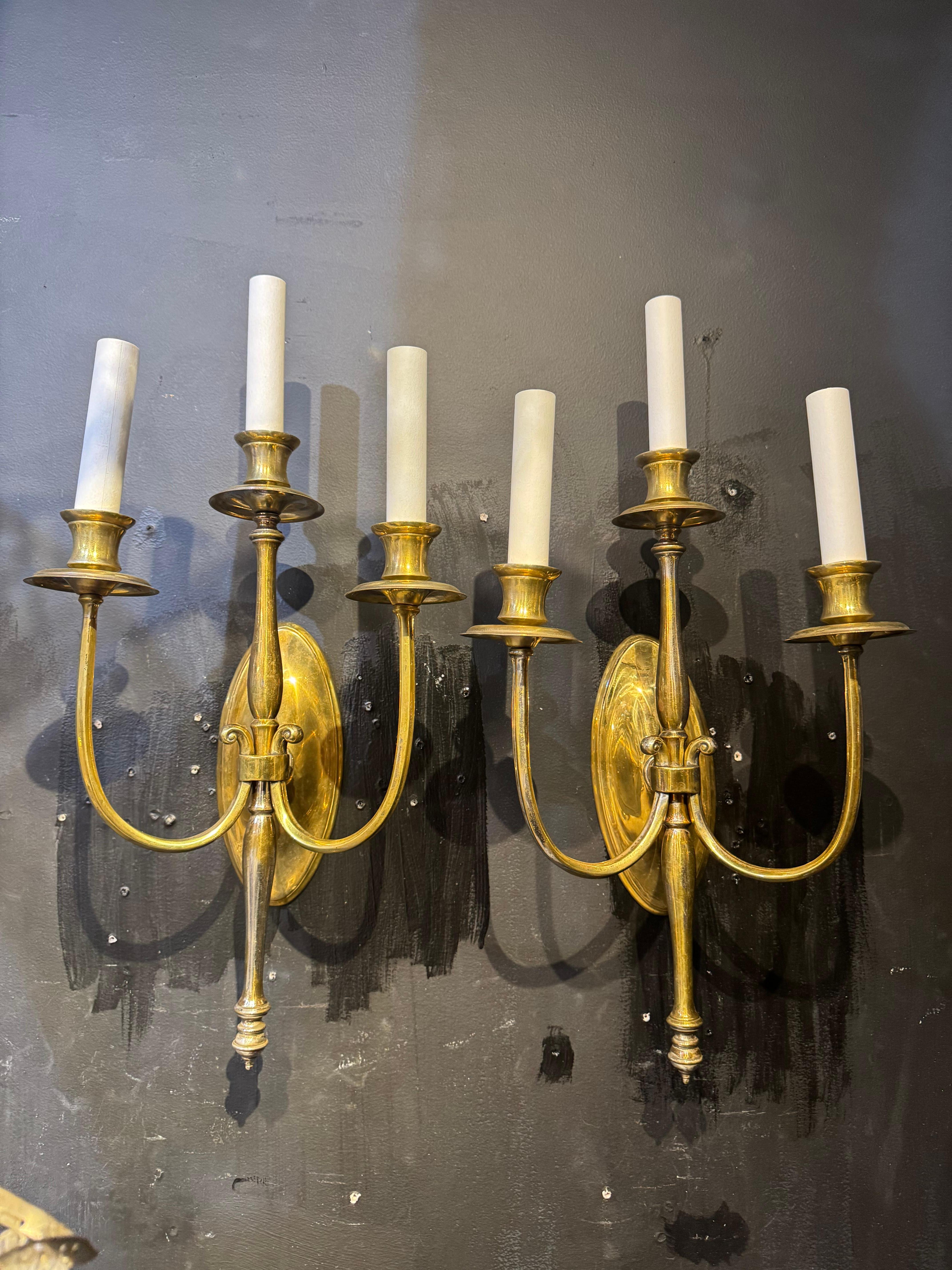 1900 Caldwell Gilt Bronze Sconces with Leaves 3 Lights in vendita 3