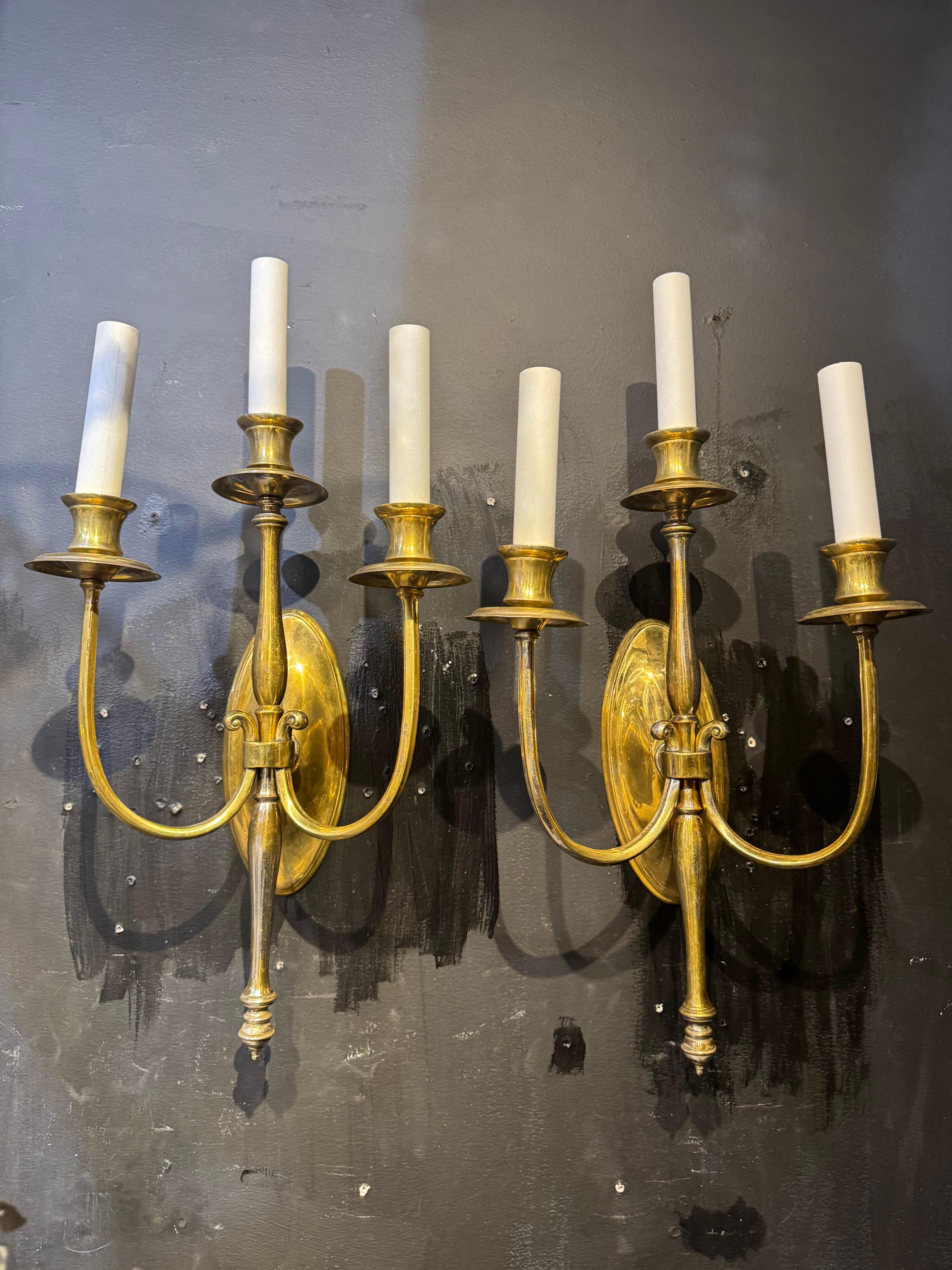 Pair of circa 1900 Caldwell gilt bronze 3 lights sconces, unusual backplate with leaves design 