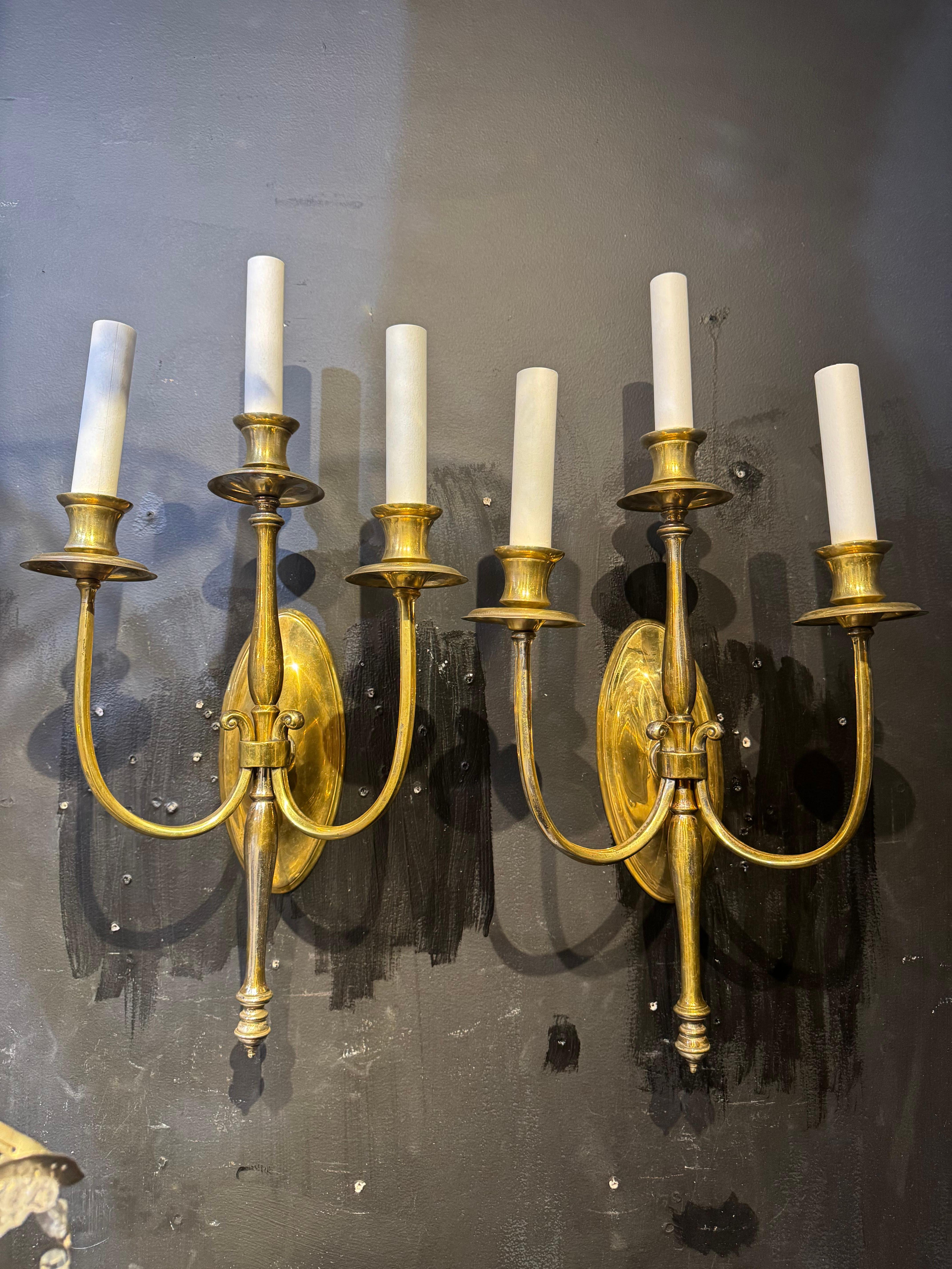 Americano 1900 Caldwell Gilt Bronze Sconces with Leaves 3 Lights in vendita