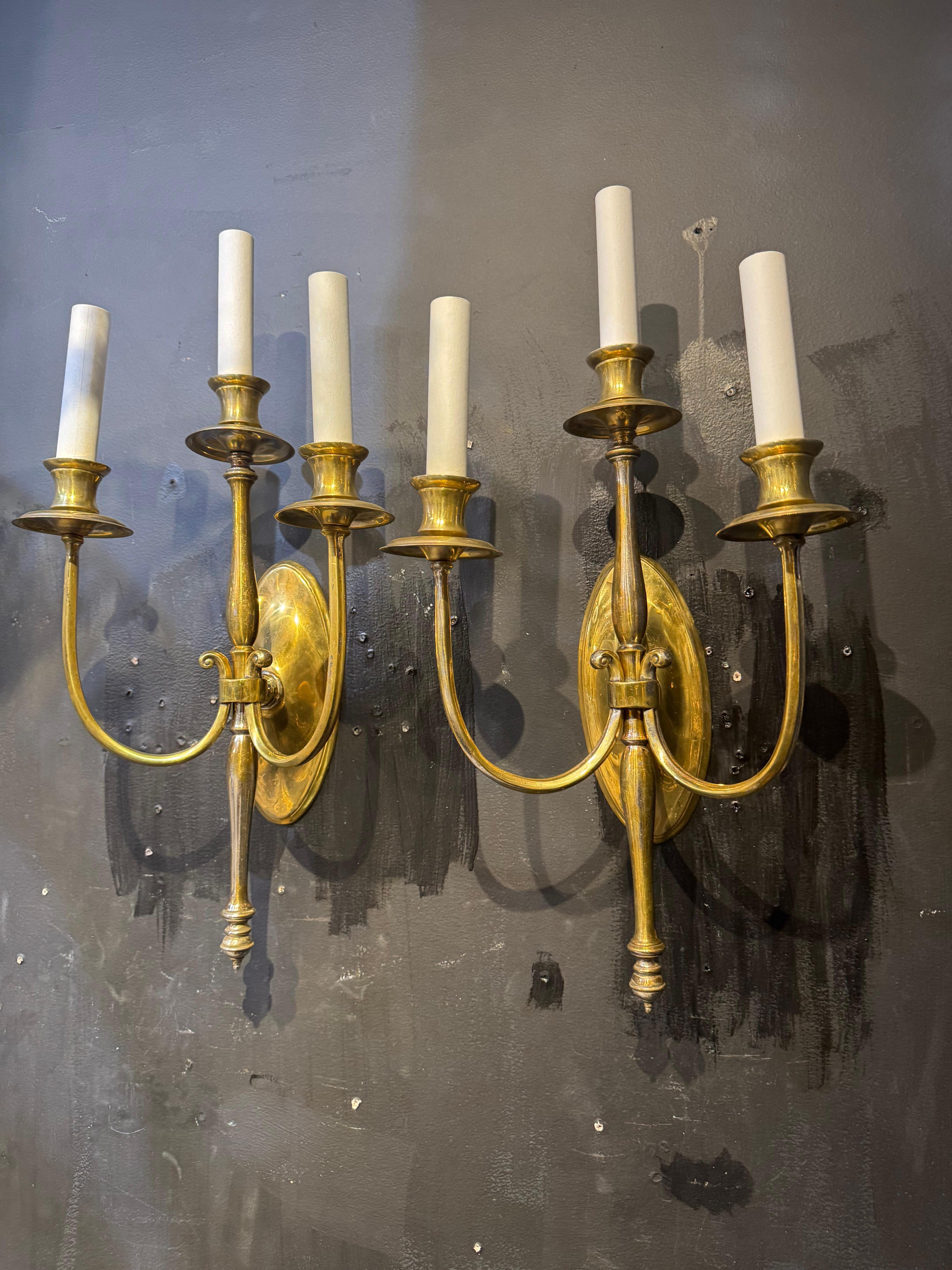 1900 Caldwell Gilt Bronze Sconces with Leaves 3 Lights In condizioni buone in vendita a New York, NY