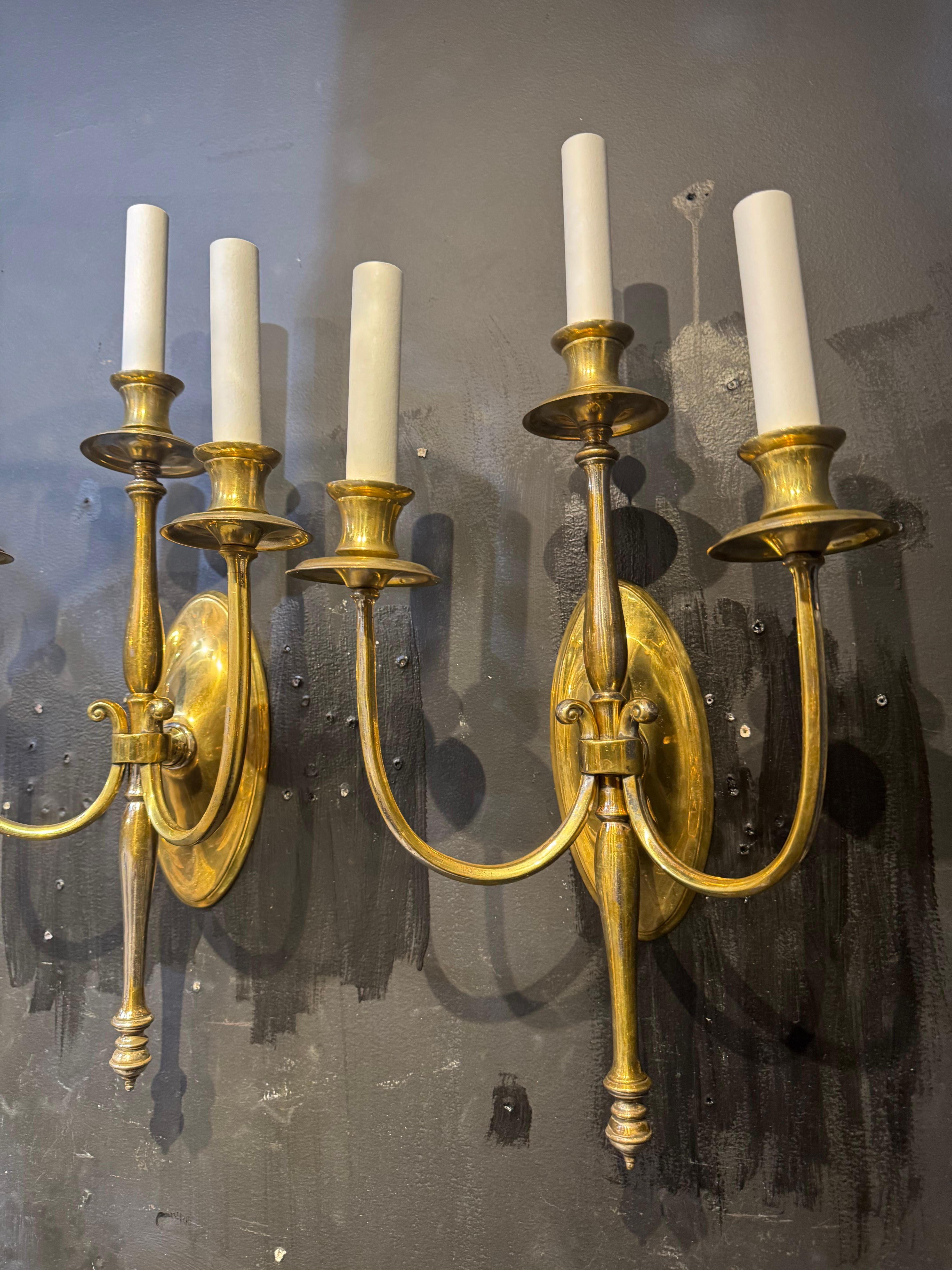 Inizio XX secolo 1900 Caldwell Gilt Bronze Sconces with Leaves 3 Lights in vendita