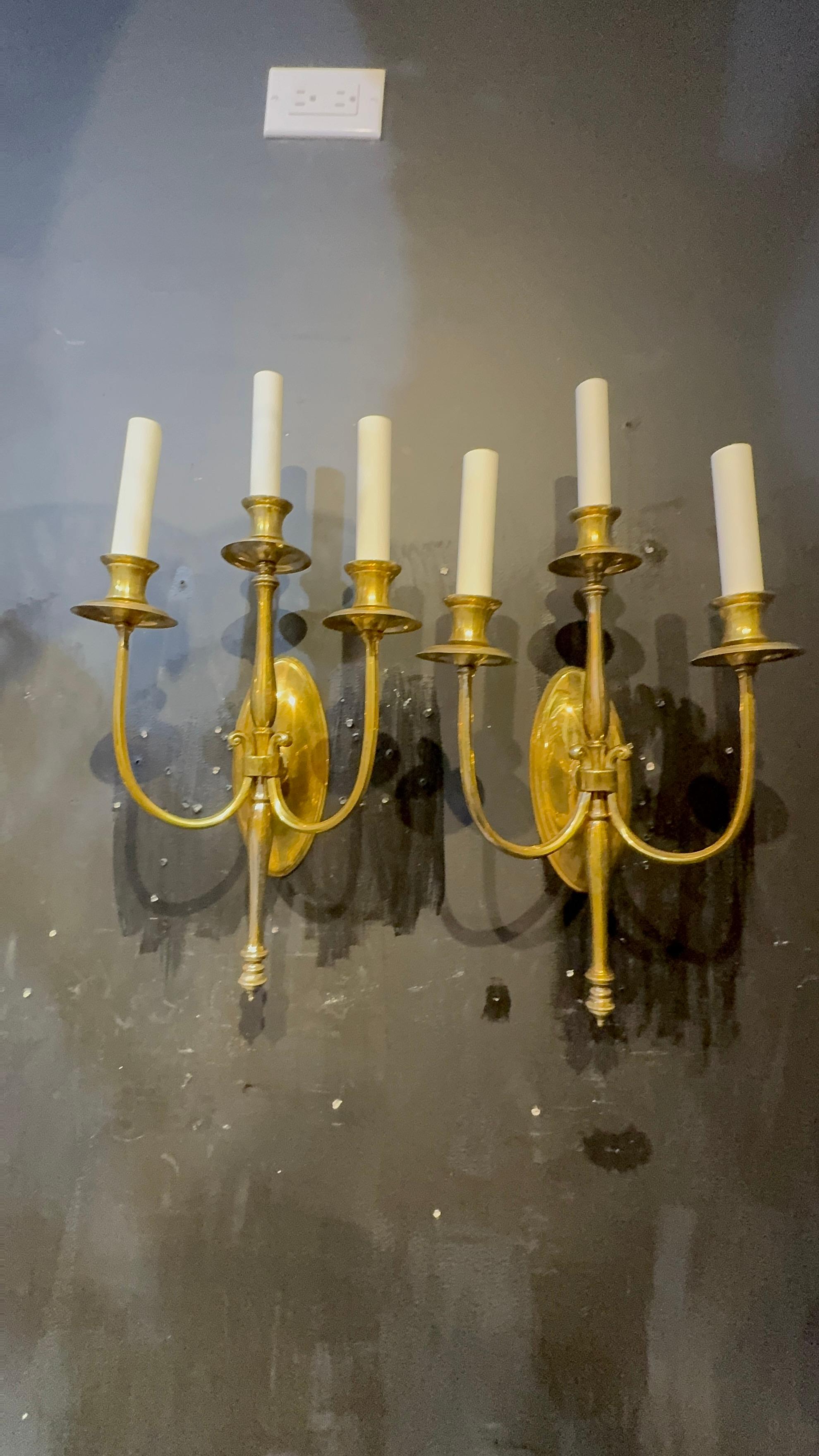 1900 Caldwell Gilt Bronze Sconces with Leaves 3 Lights in vendita 1