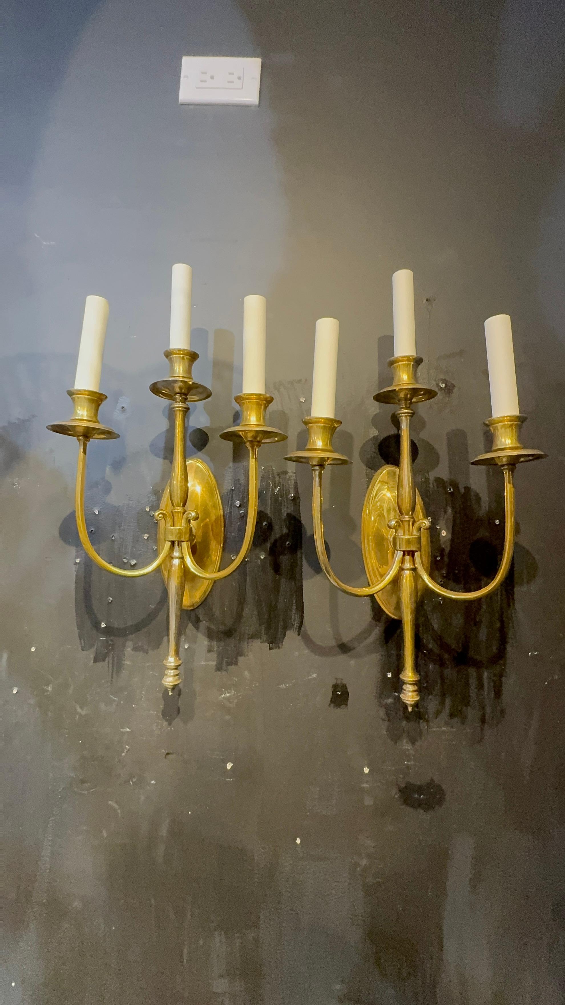 1900 Caldwell Gilt Bronze Sconces with Leaves 3 Lights in vendita 2