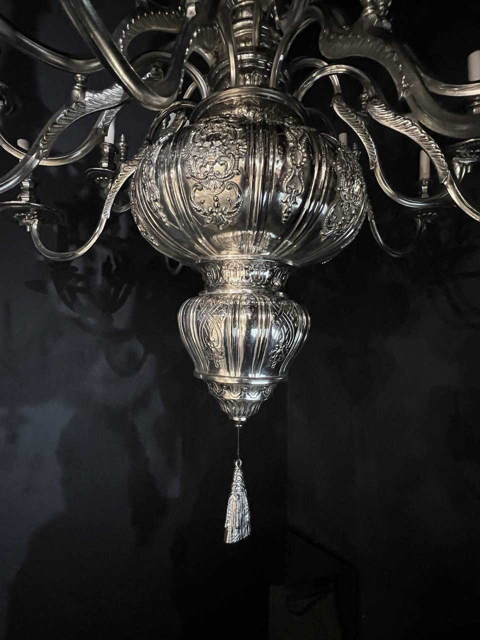 1900 Caldwell Lámpara de araña plateada de 16 luces clásico estadounidense en venta