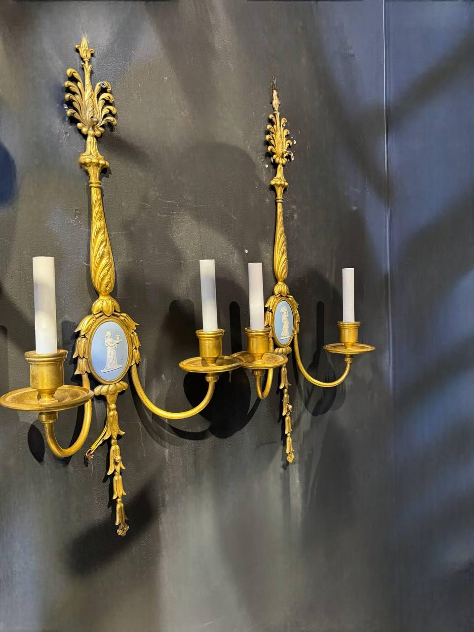 Lámparas de bronce Caldwell 1900 con diseño Wedgwood Estilo Adán en venta