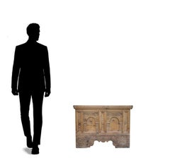 coffre à couvertures en bois sculpté de 1900