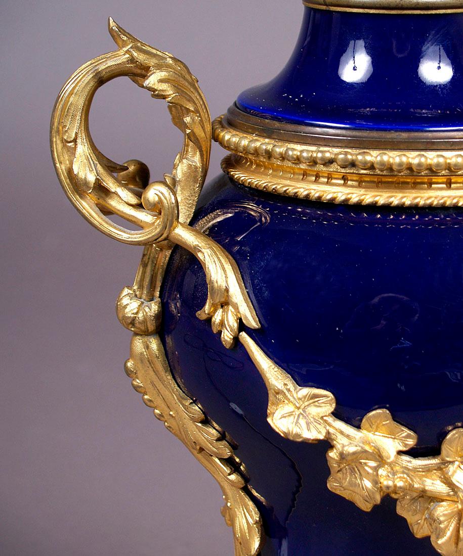 1900 Cobalt Porcelain and Gilded Bronze Table Lamp 3