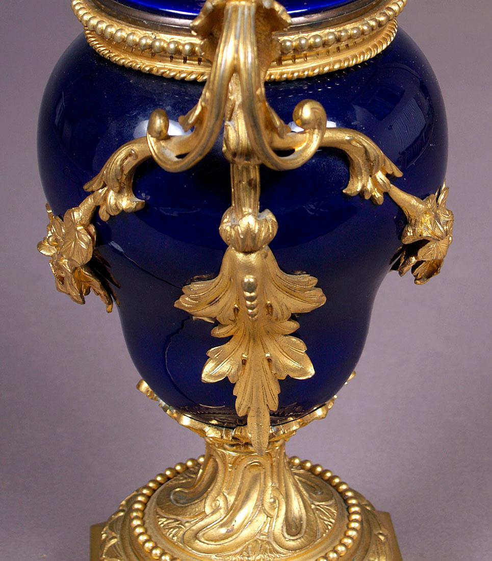 1900 Cobalt Porcelain and Gilded Bronze Table Lamp 4