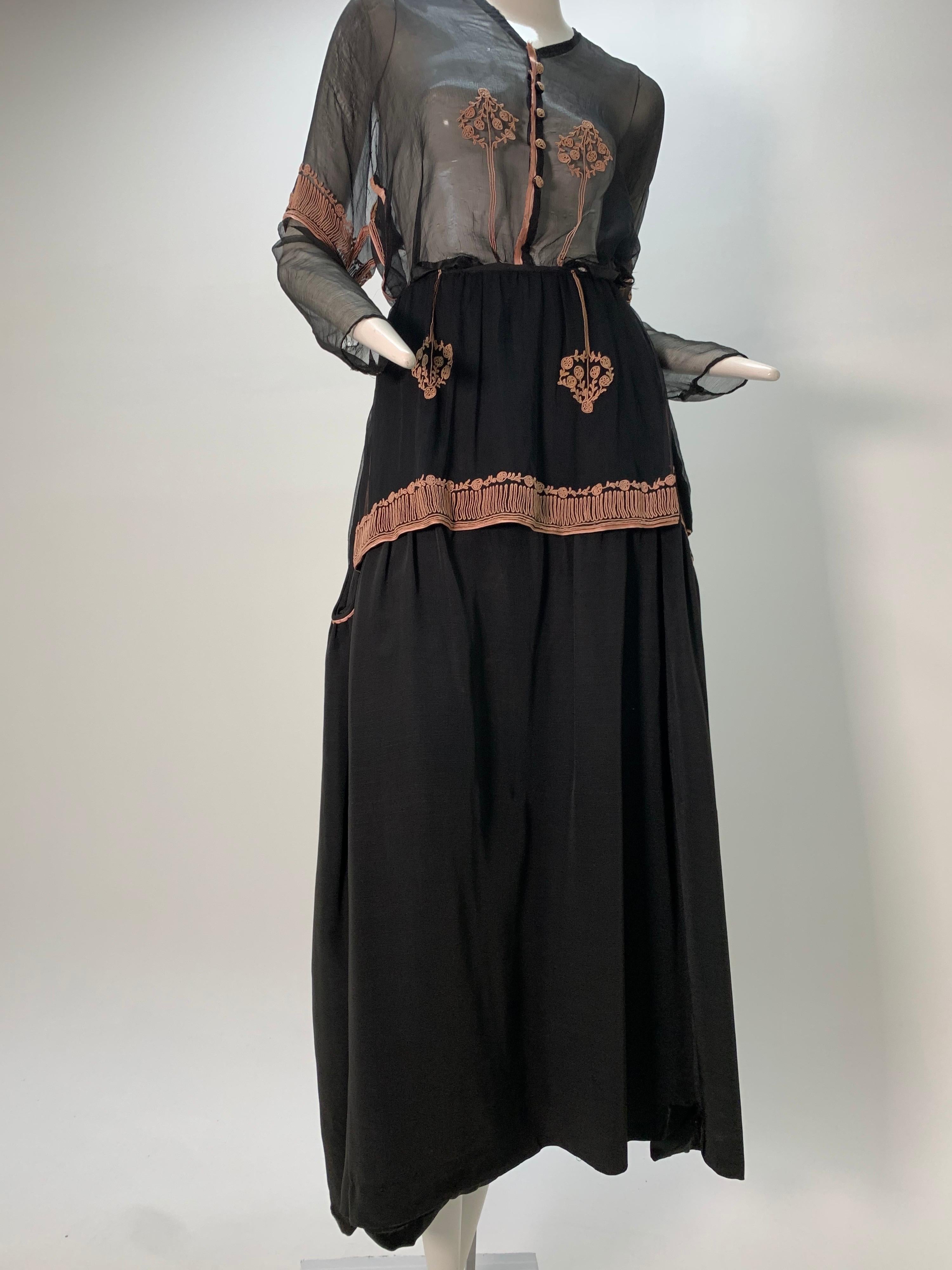 1900 Couture Lucile Ltd 3-teiliger bestickter schwarzer Seidenanzug für den Spaziergang im Zustand „Gut“ in Gresham, OR