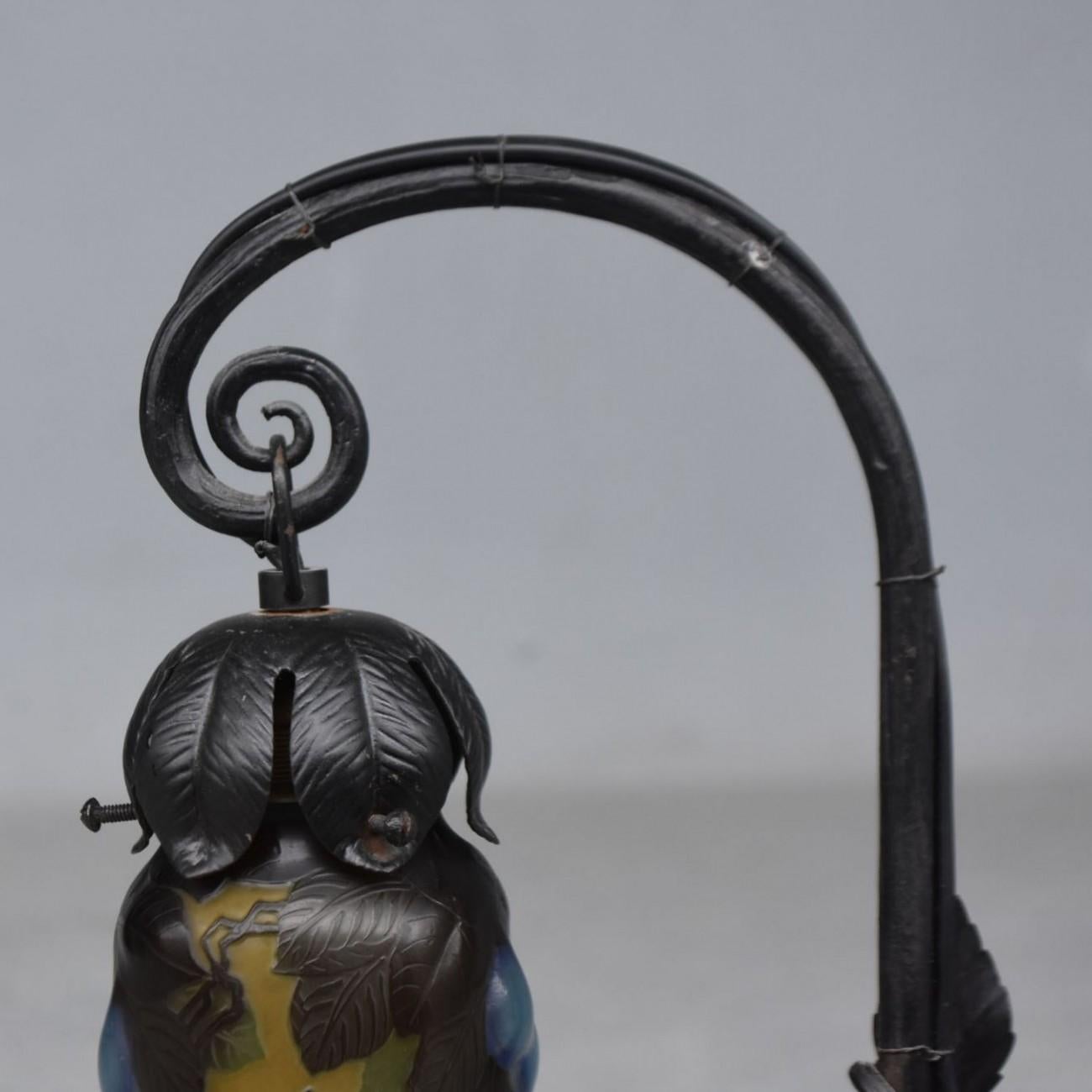1900 Desk Lamp Iron Forged and Molten Glass Tulip by Emile Gallé In Good Condition In Marseille, FR