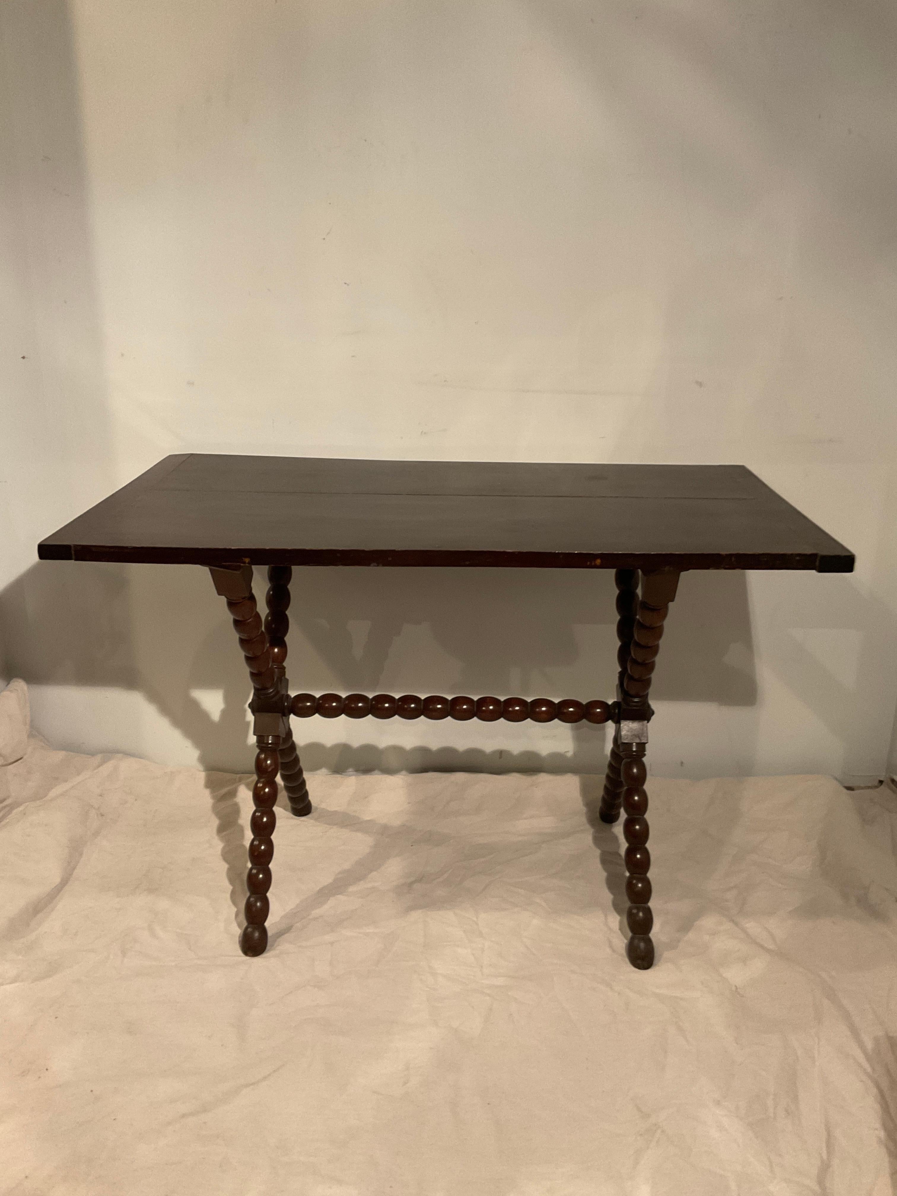 1900 English Bobbin leg table. Some scratches on top as shown in images.