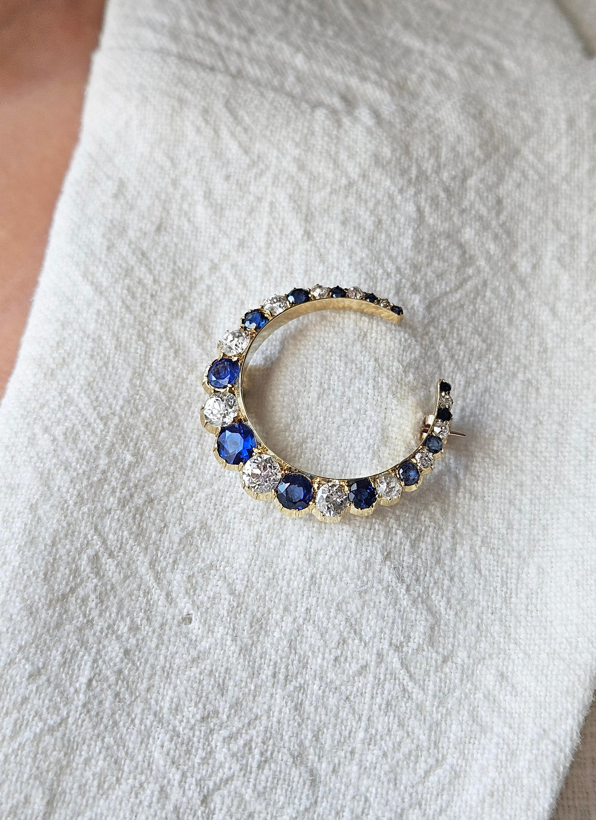 1900 English GIA 3.0ct Royal Blue No-Heat Sapphires Diamonds Crescent 14K Brooch For Sale 5