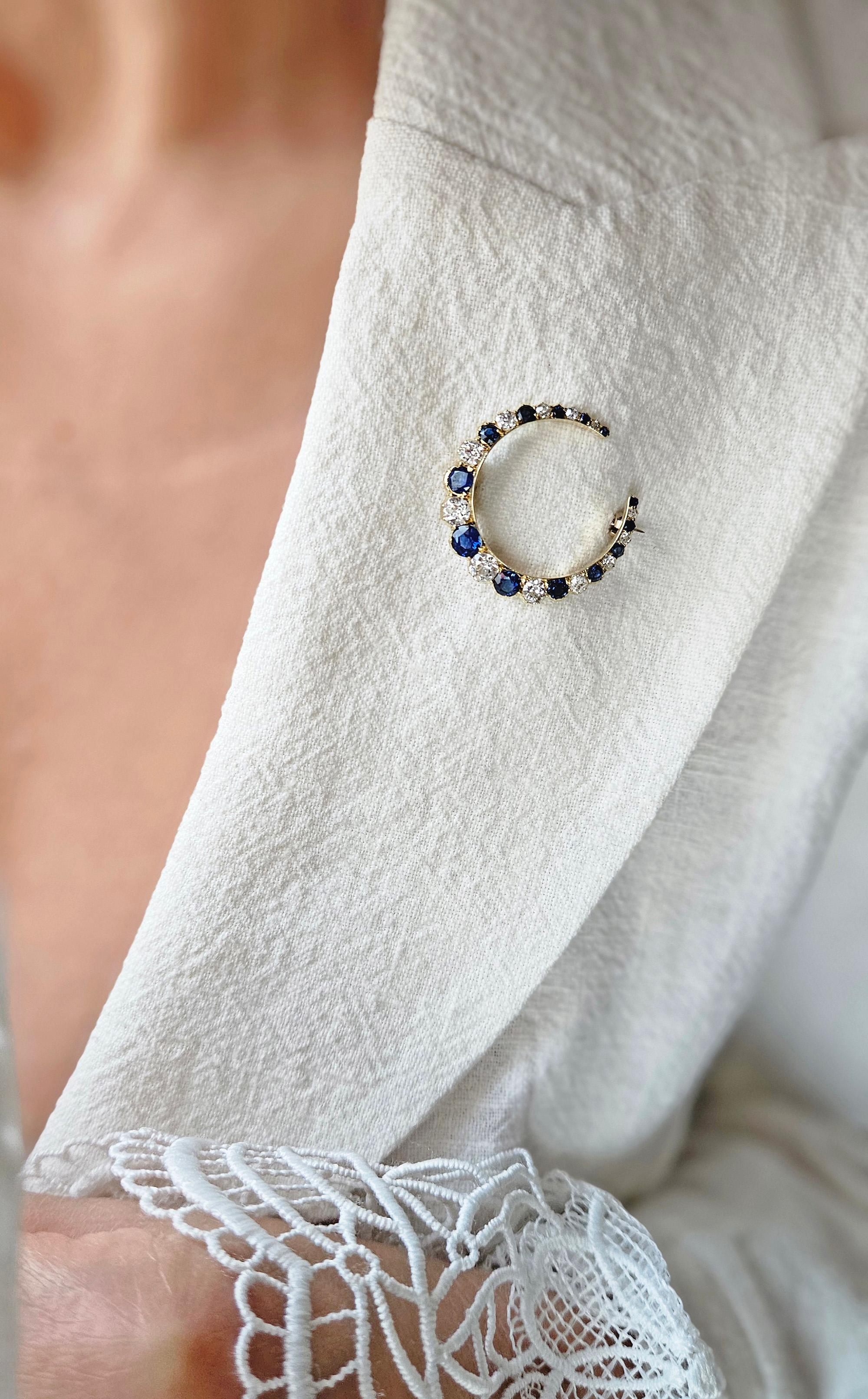 1900 English GIA 3.0ct Royal Blue No-Heat Sapphires Diamonds Crescent 14K Brooch For Sale 7